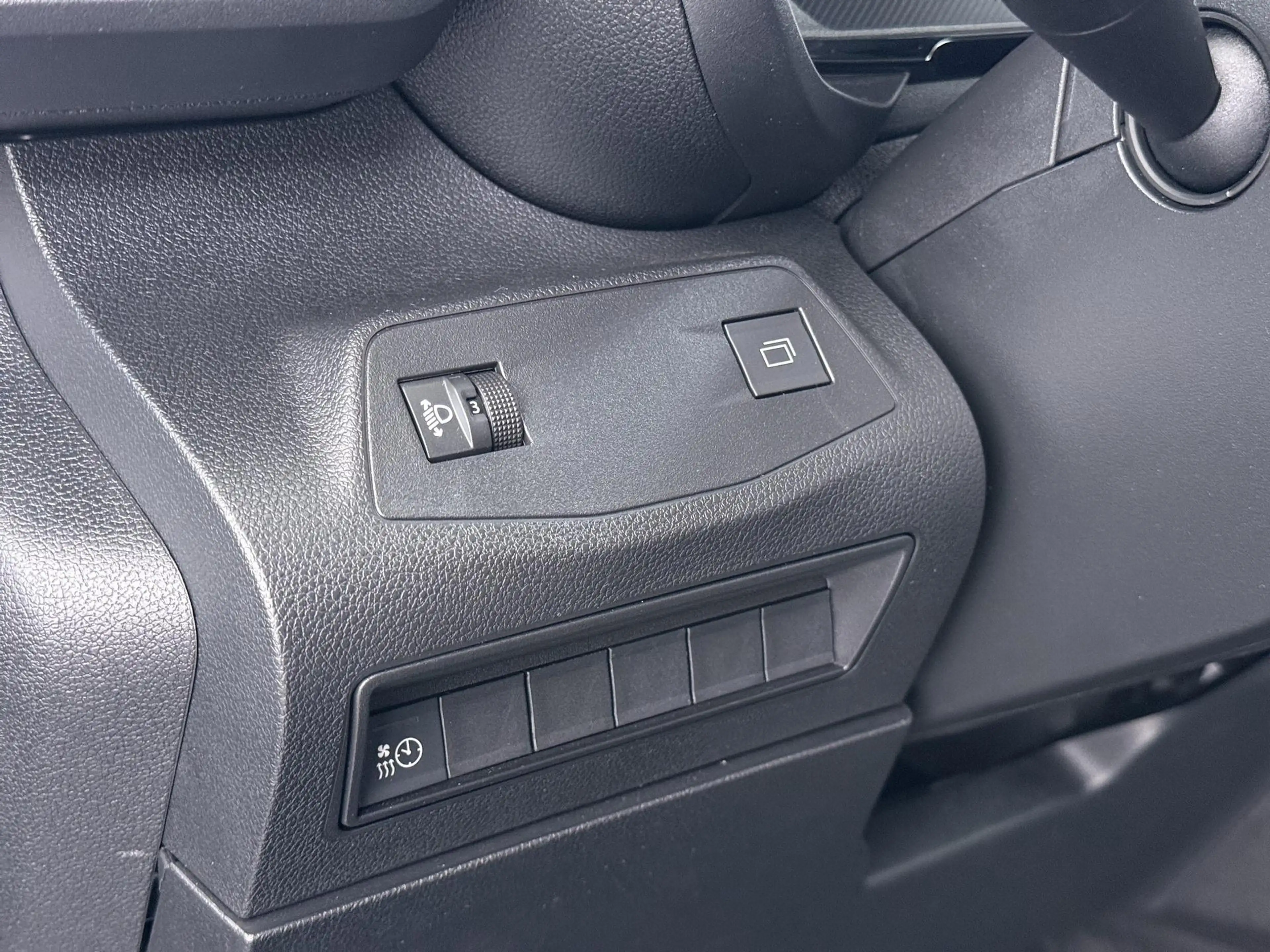 Opel Combo-e Electric 136 L1 50kWh — photo 12