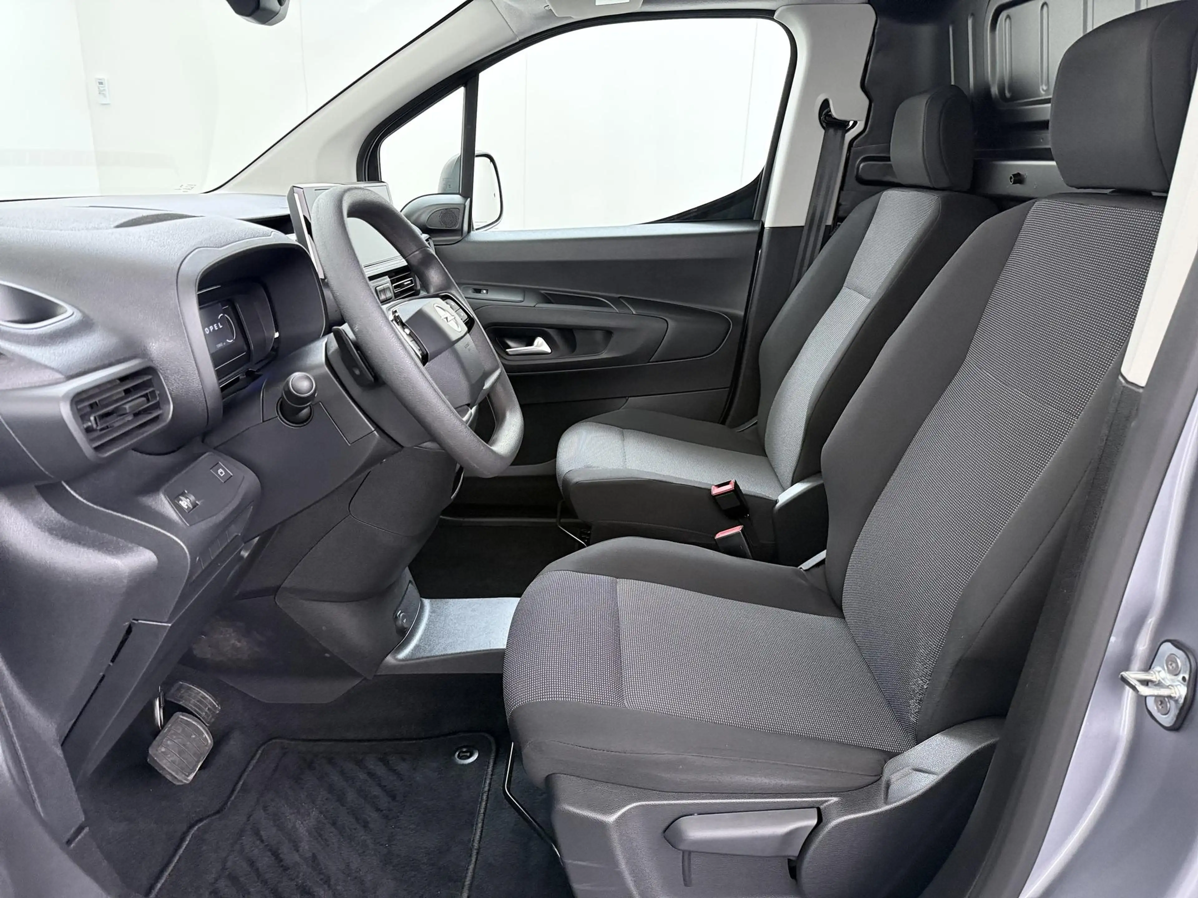 Opel Combo-e Electric 136 L1 50kWh — photo 5