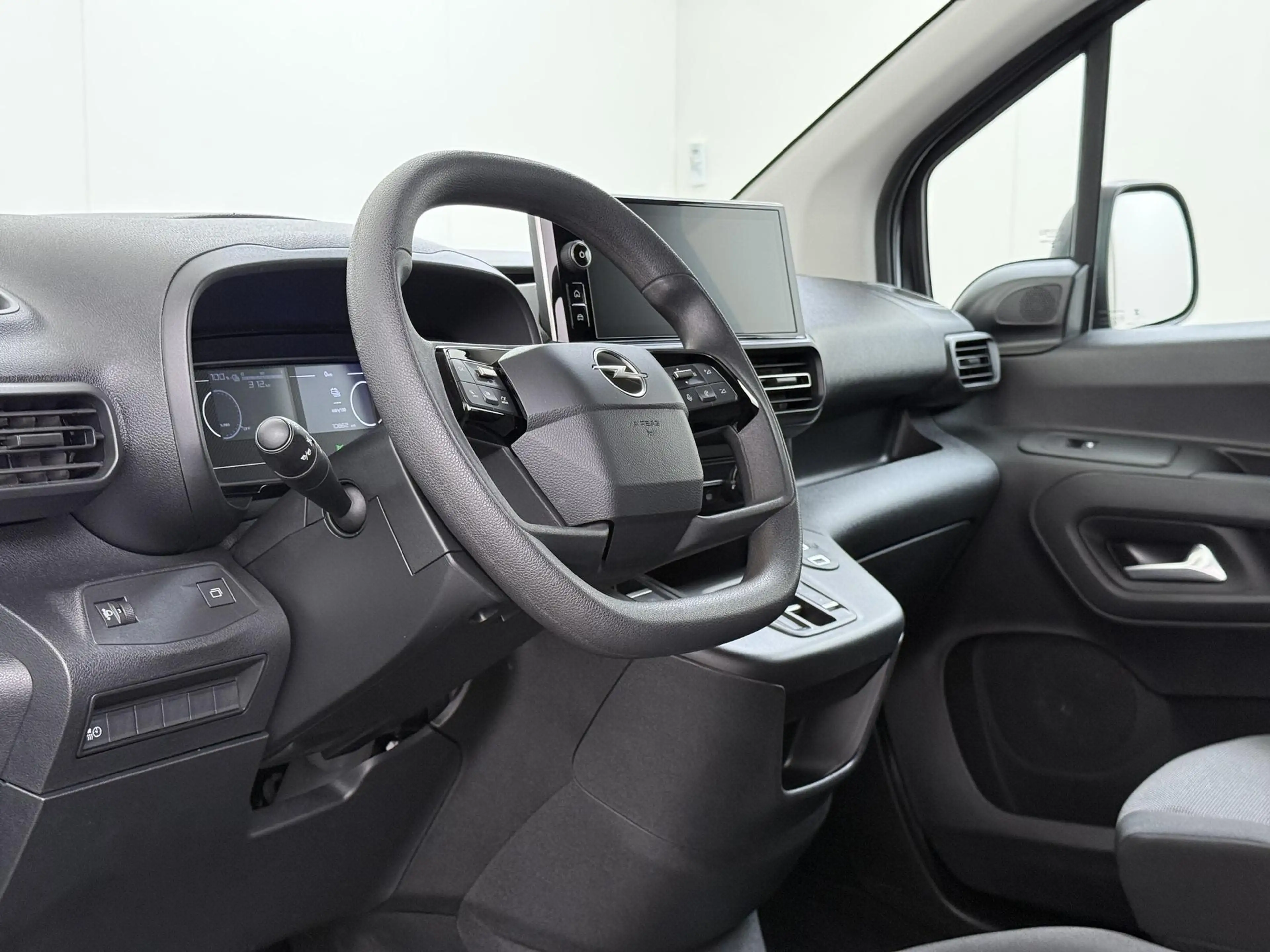 Opel Combo-e Electric 136 L1 50kWh — photo 10