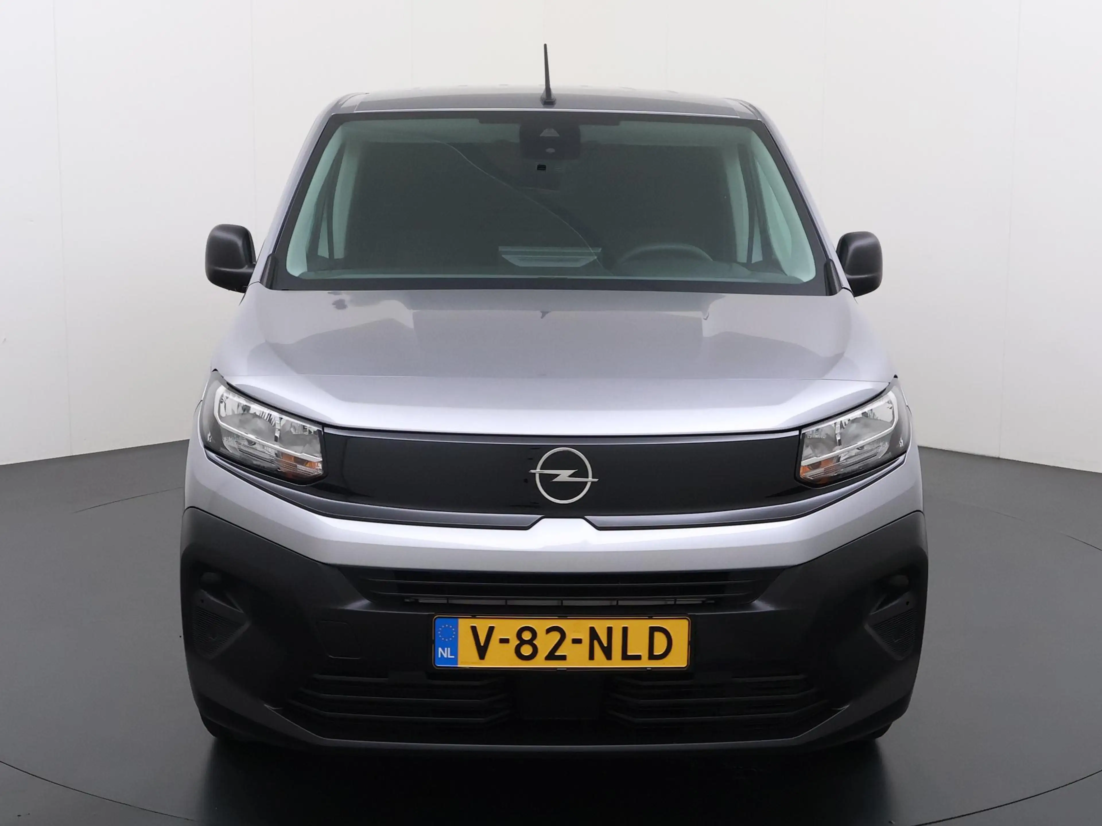 Opel Combo-e Electric 136 L1 50kWh — photo 3