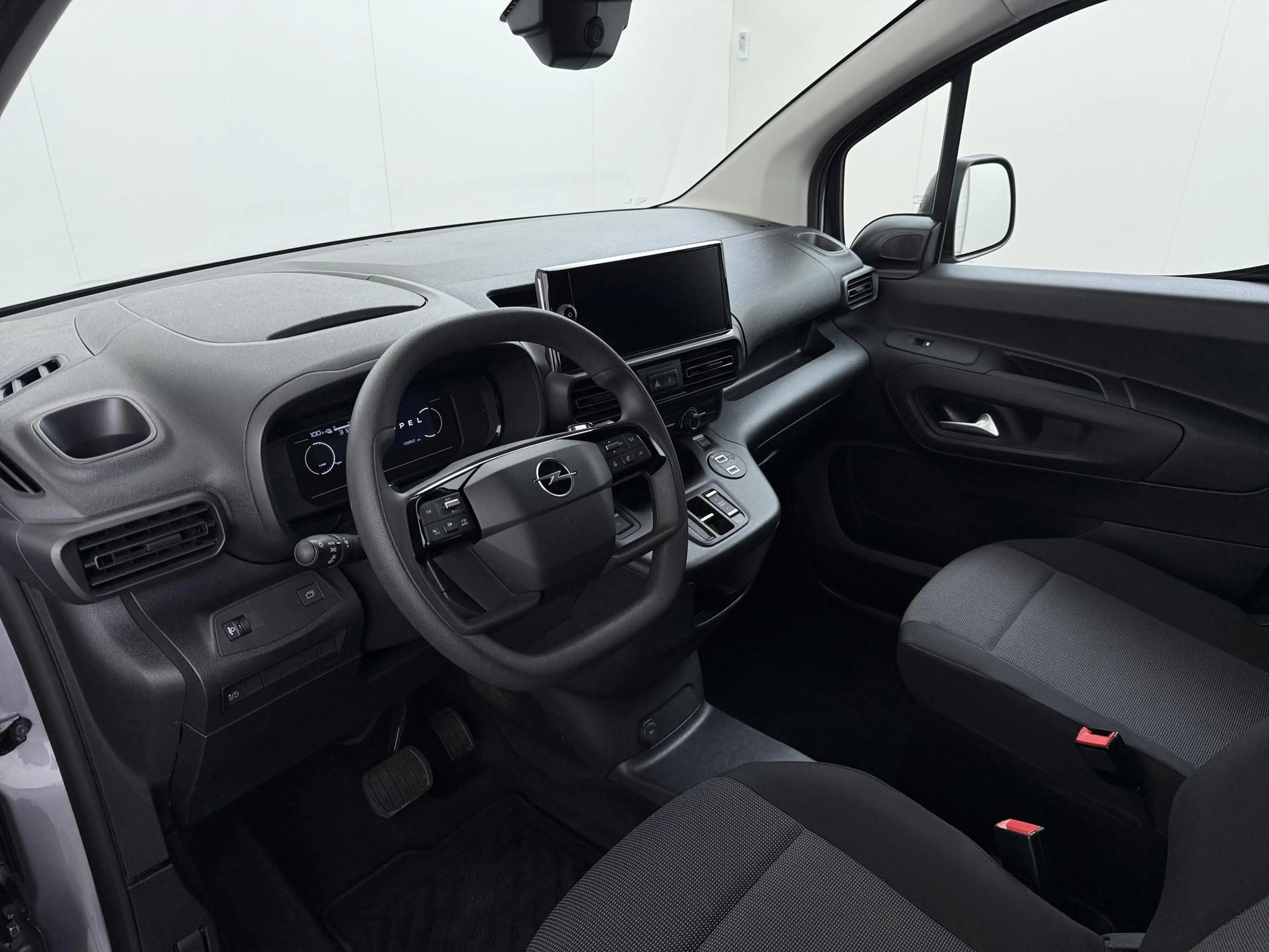 Opel Combo-e Electric 136 L1 50kWh — photo 11