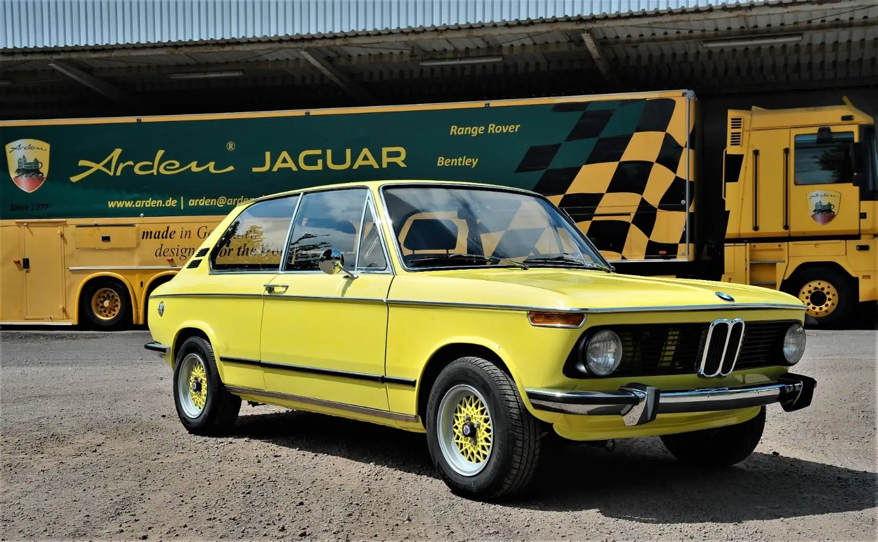 BMW 2002 Touring - 1