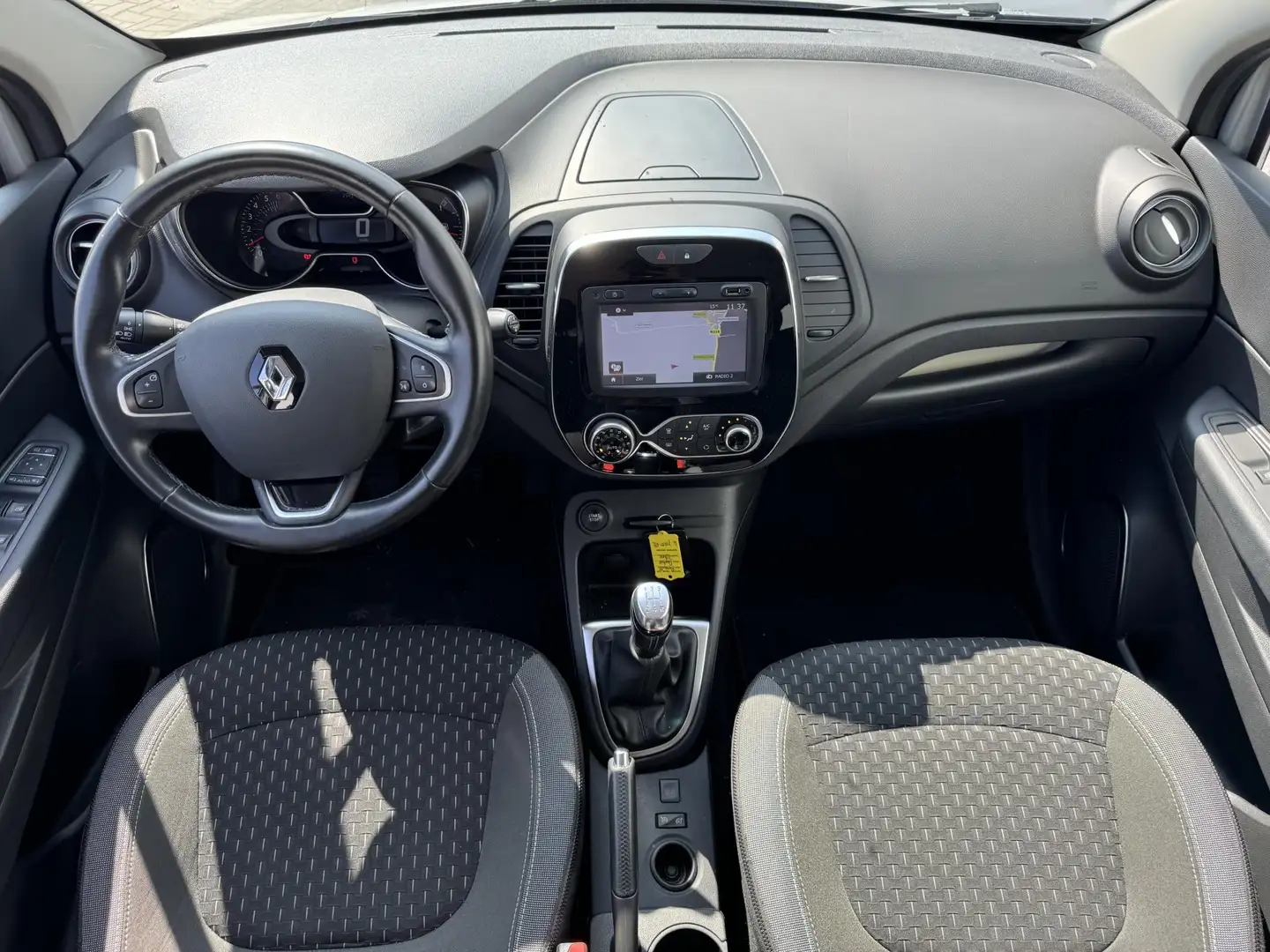 Renault Captur 0.9 TCe Intens / Navigatie / Trekhaak / Climate Co Grijs - 2
