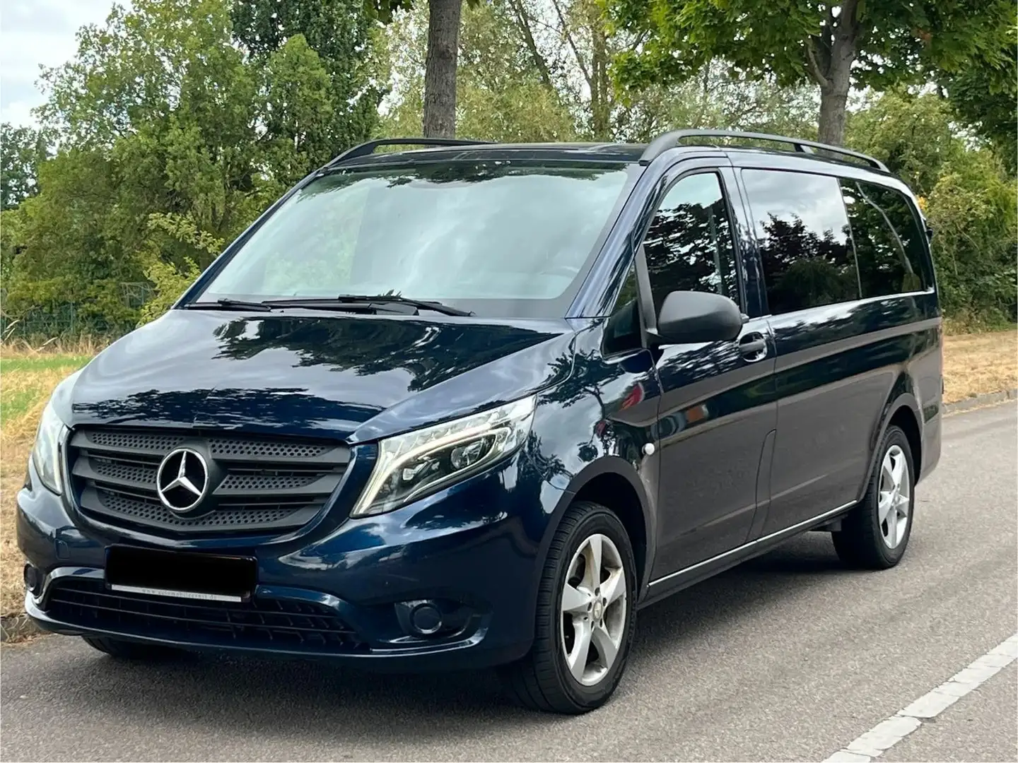 Mercedes-Benz Vito Tourer  119 CDI 4-MATIC lang AHK Blau - 1
