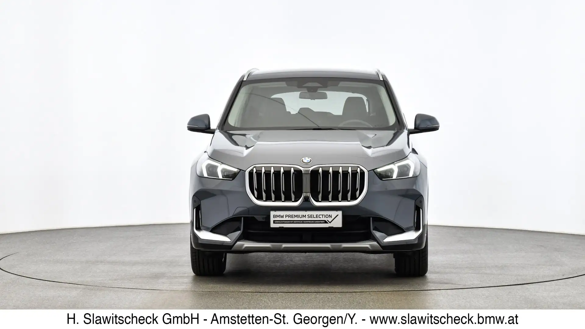 BMW X1 sDrive18d U11 Grau - 2
