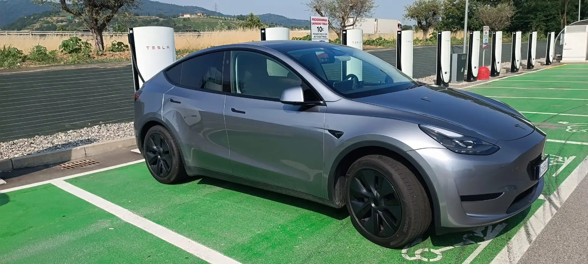 Tesla Model Y Long Range a trazione posteriore Grigio - 1