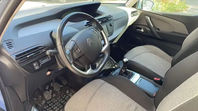 Citroen C4 Picasso view 8