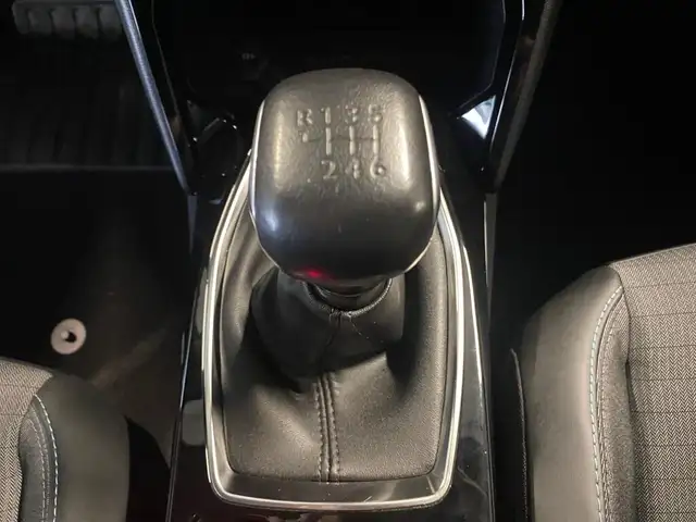 Peugeot 2008 view 12