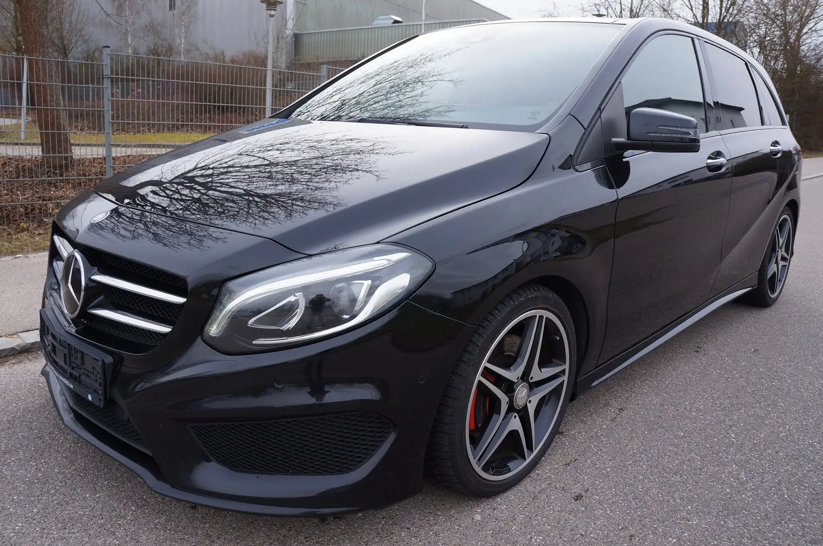 Mercedes-Benz B 220 d**AMG-SPORTPAKE**7G=NIGHT=EXKLUSIV=VOLL=E6 Negro - 1
