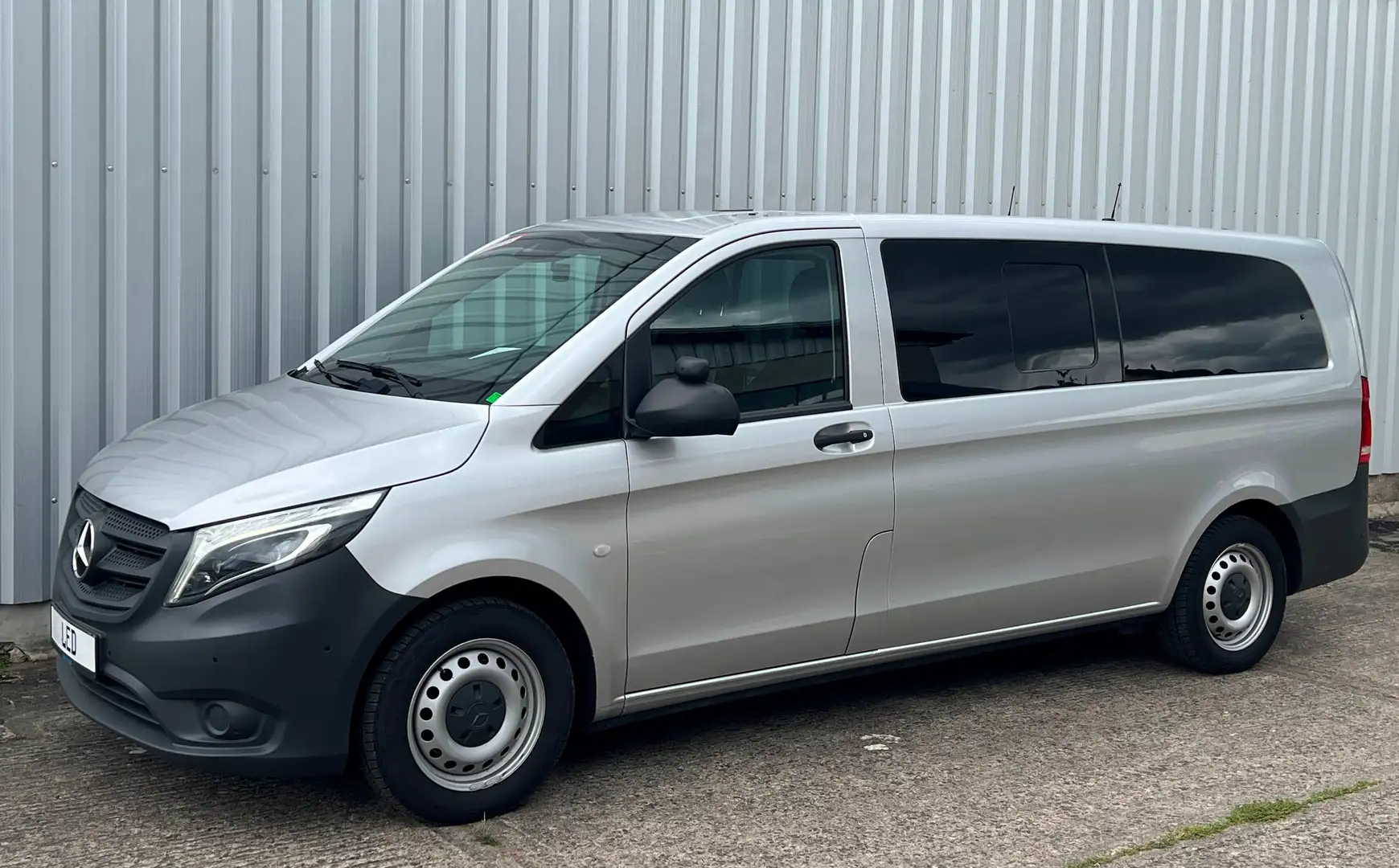 Mercedes-Benz Vito 116 CDI Pro Tourer extralang *LED*Kamera*Büro* Silber - 2