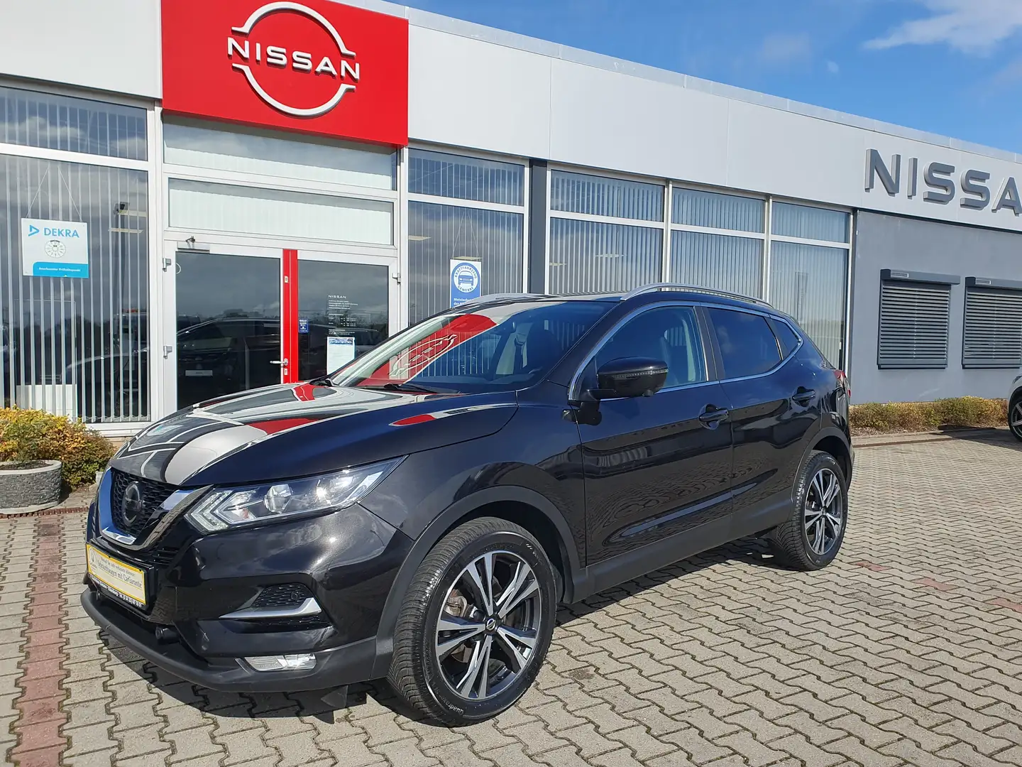 Nissan Qashqai Qashqai 1.3 DIG-T DCT N-CONNECTA Schwarz - 1