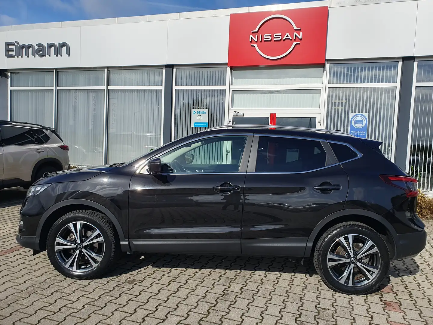 Nissan Qashqai Qashqai 1.3 DIG-T DCT N-CONNECTA Schwarz - 2