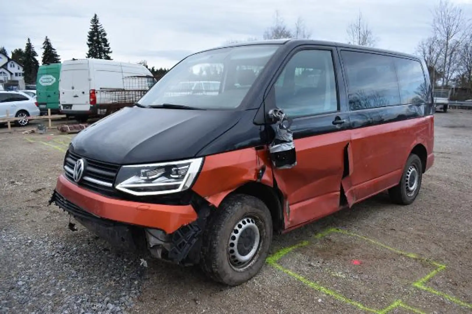 Volkswagen T6 Kombi 2.0TDI 9-Sitzer LED PDC Černá - 1
