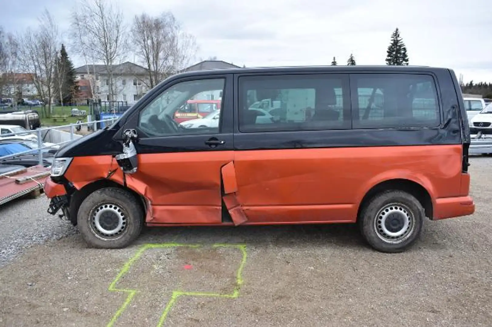 Volkswagen T6 Kombi 2.0TDI 9-Sitzer LED PDC Černá - 2