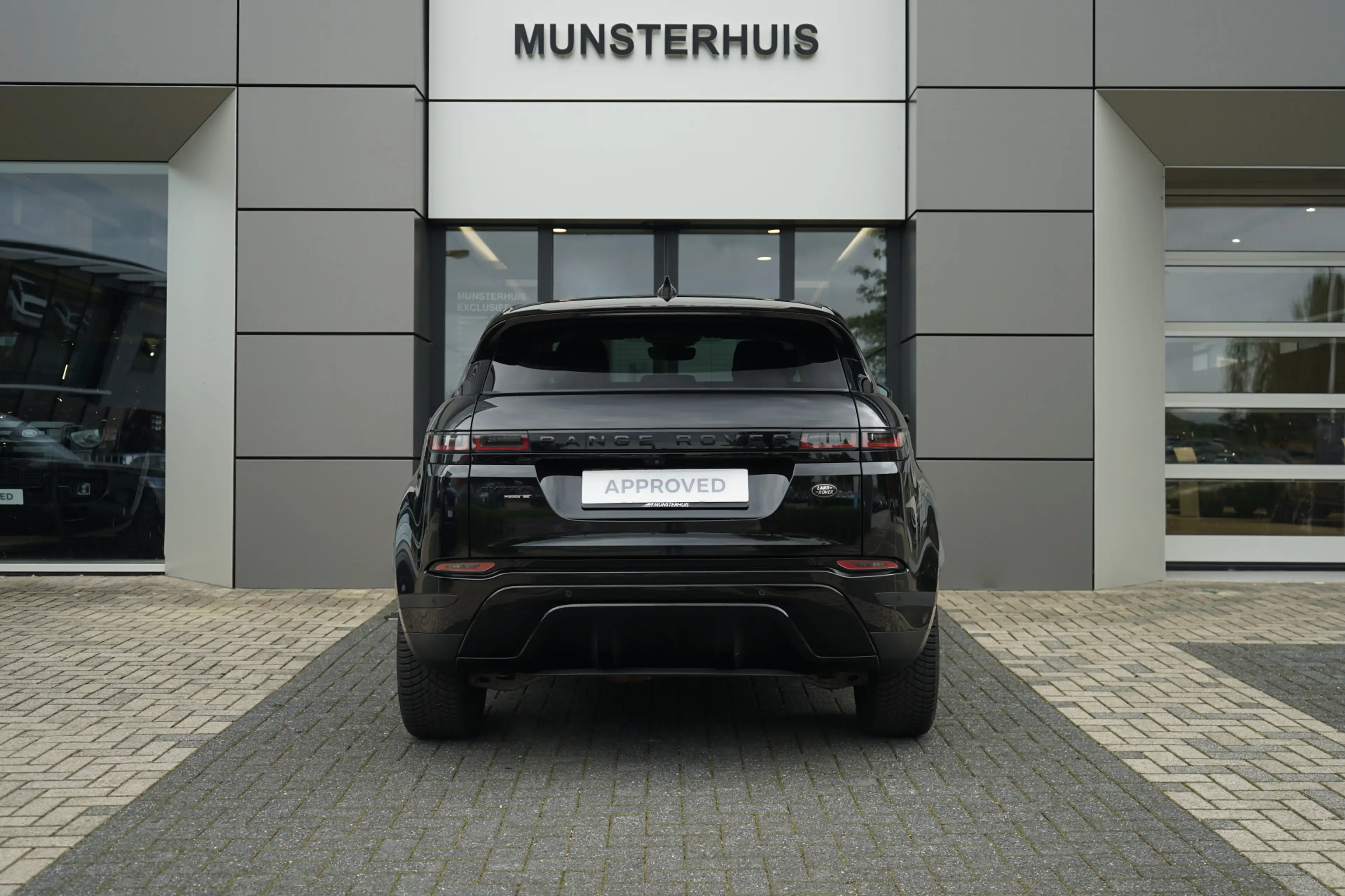 Land Rover Range Rover Evoque P300e AWD SE | Voorstoelen verwarmd | — photo 7