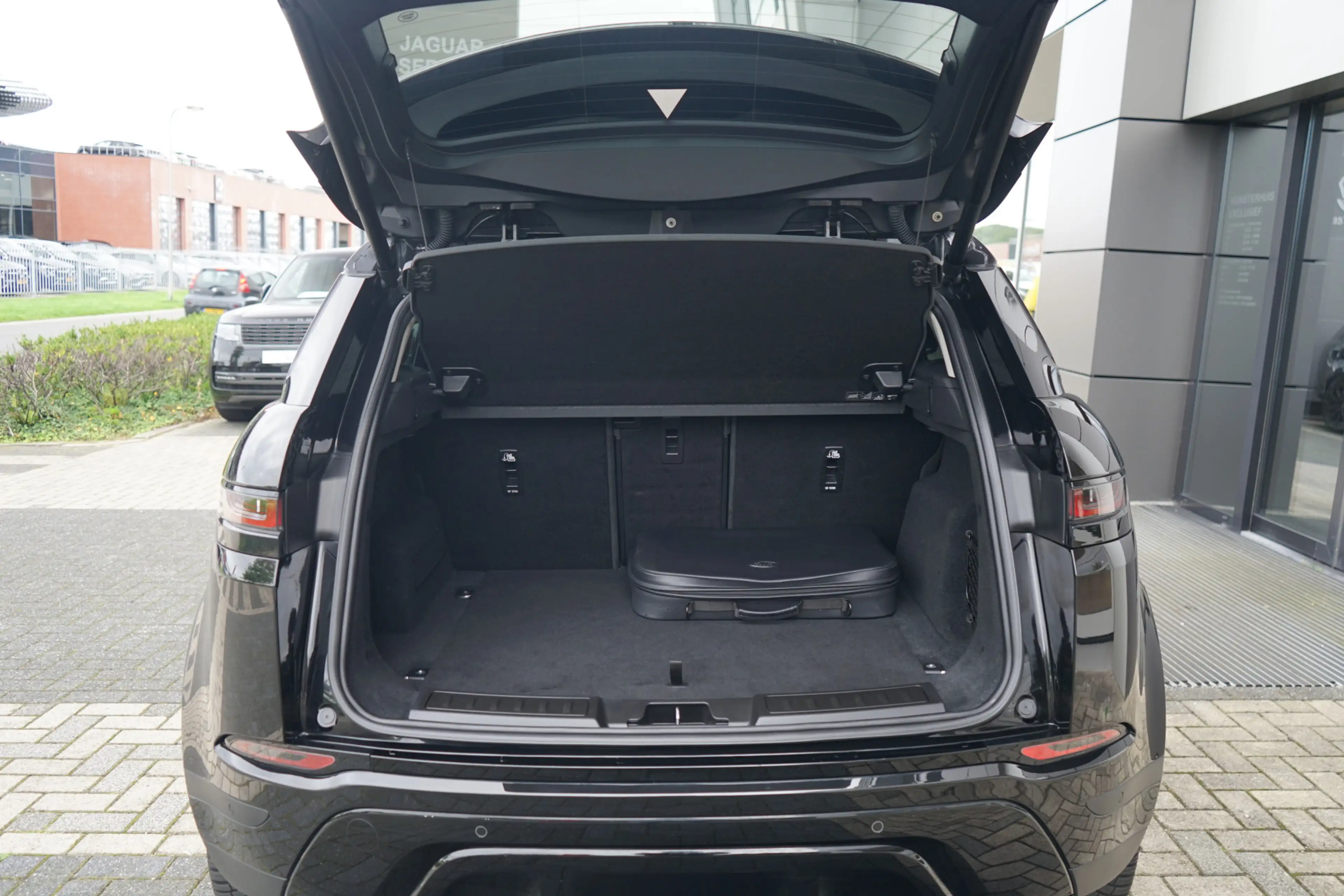 Land Rover Range Rover Evoque P300e AWD SE | Voorstoelen verwarmd | — photo 26