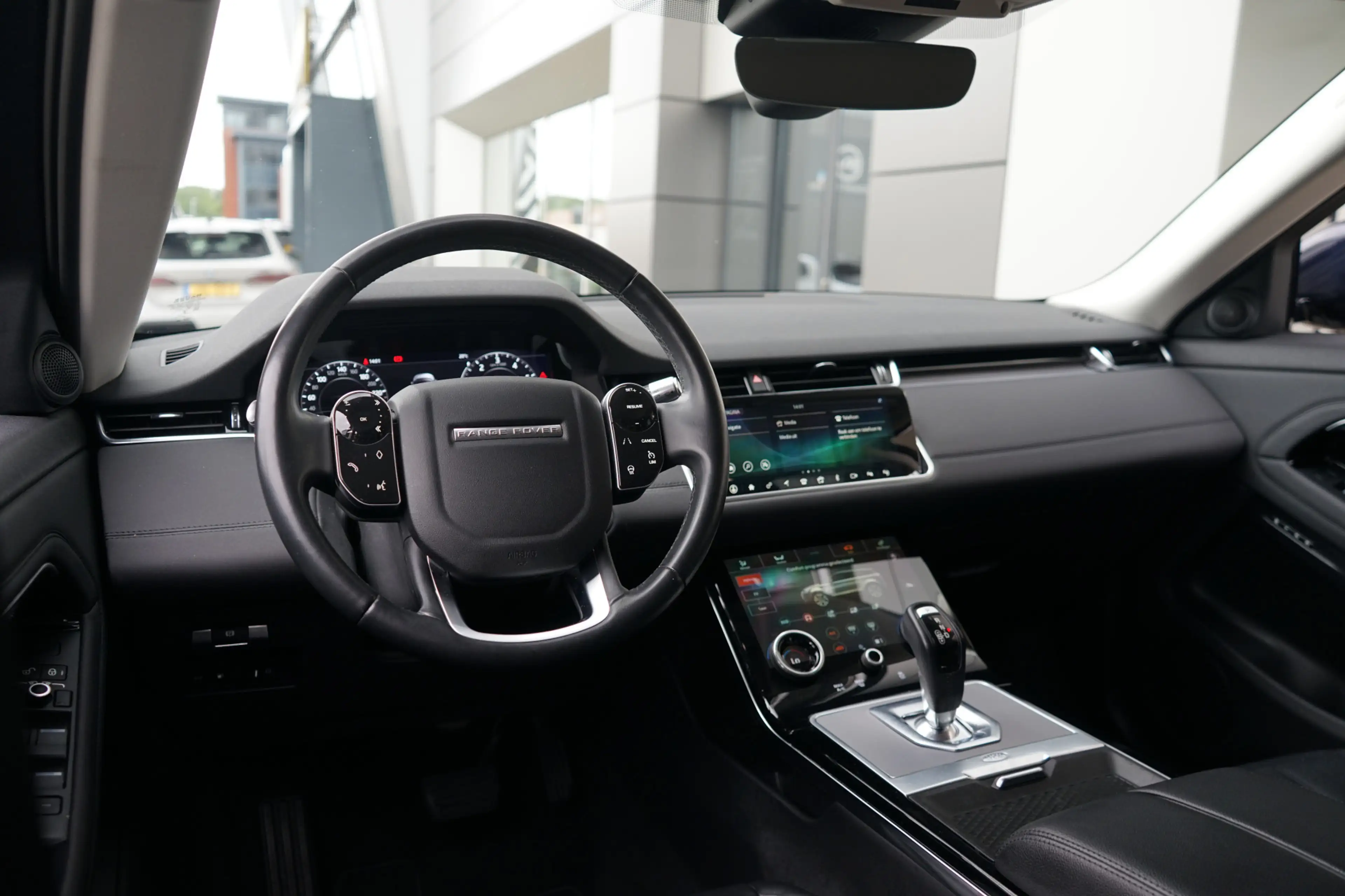 Land Rover Range Rover Evoque P300e AWD SE | Voorstoelen verwarmd | — photo 14