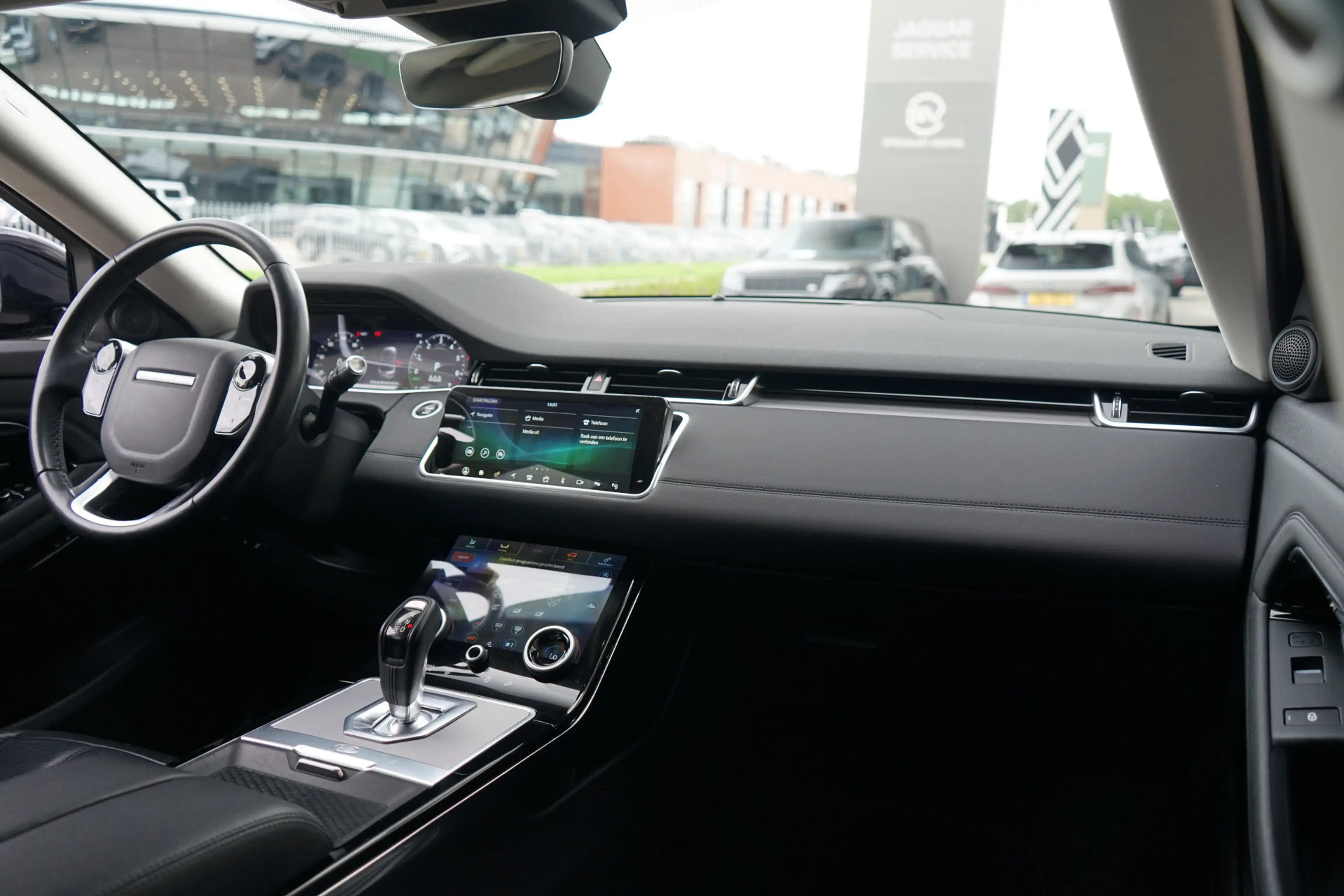 Land Rover Range Rover Evoque P300e AWD SE | Voorstoelen verwarmd | — photo 3