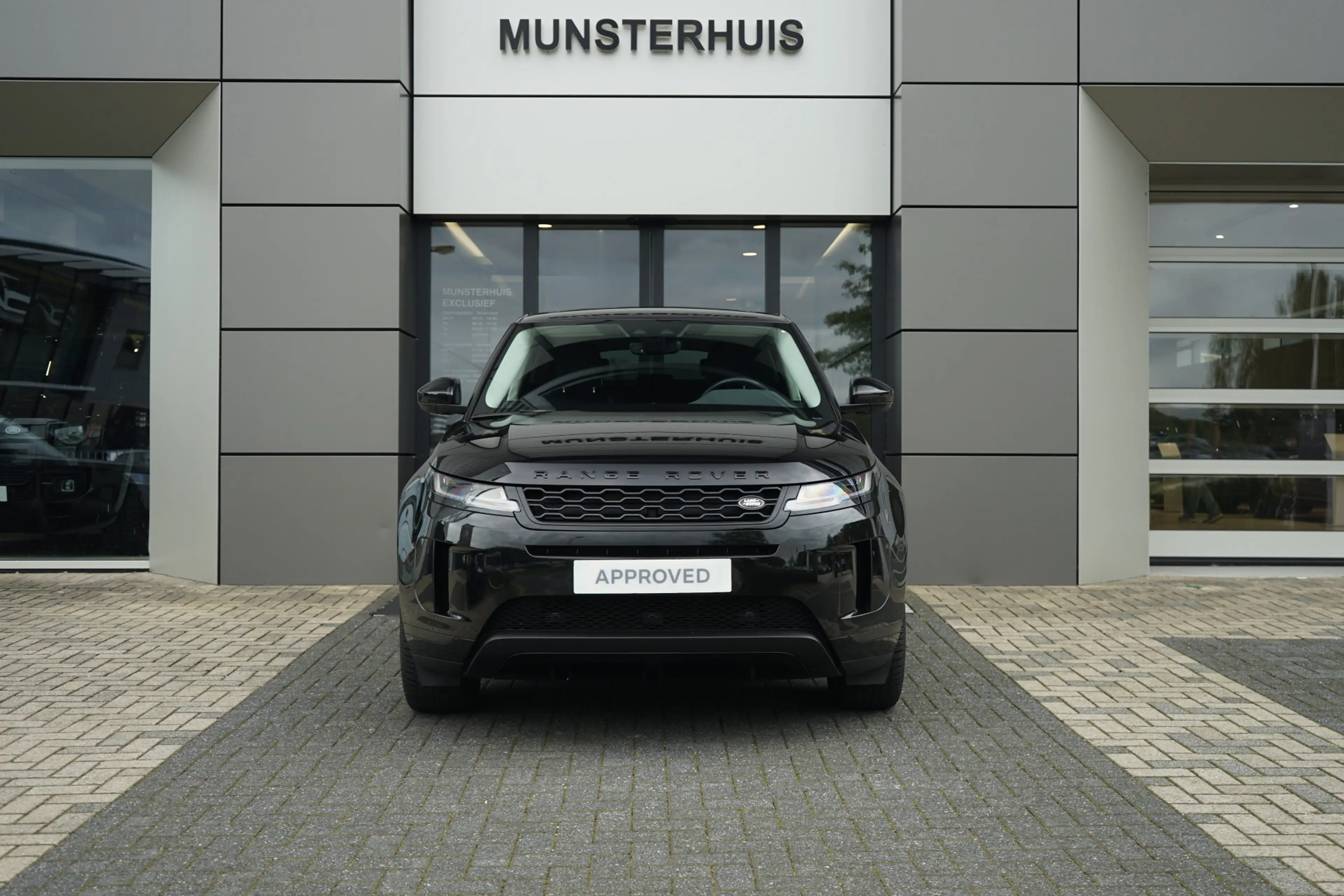 Land Rover Range Rover Evoque P300e AWD SE | Voorstoelen verwarmd | — photo 8