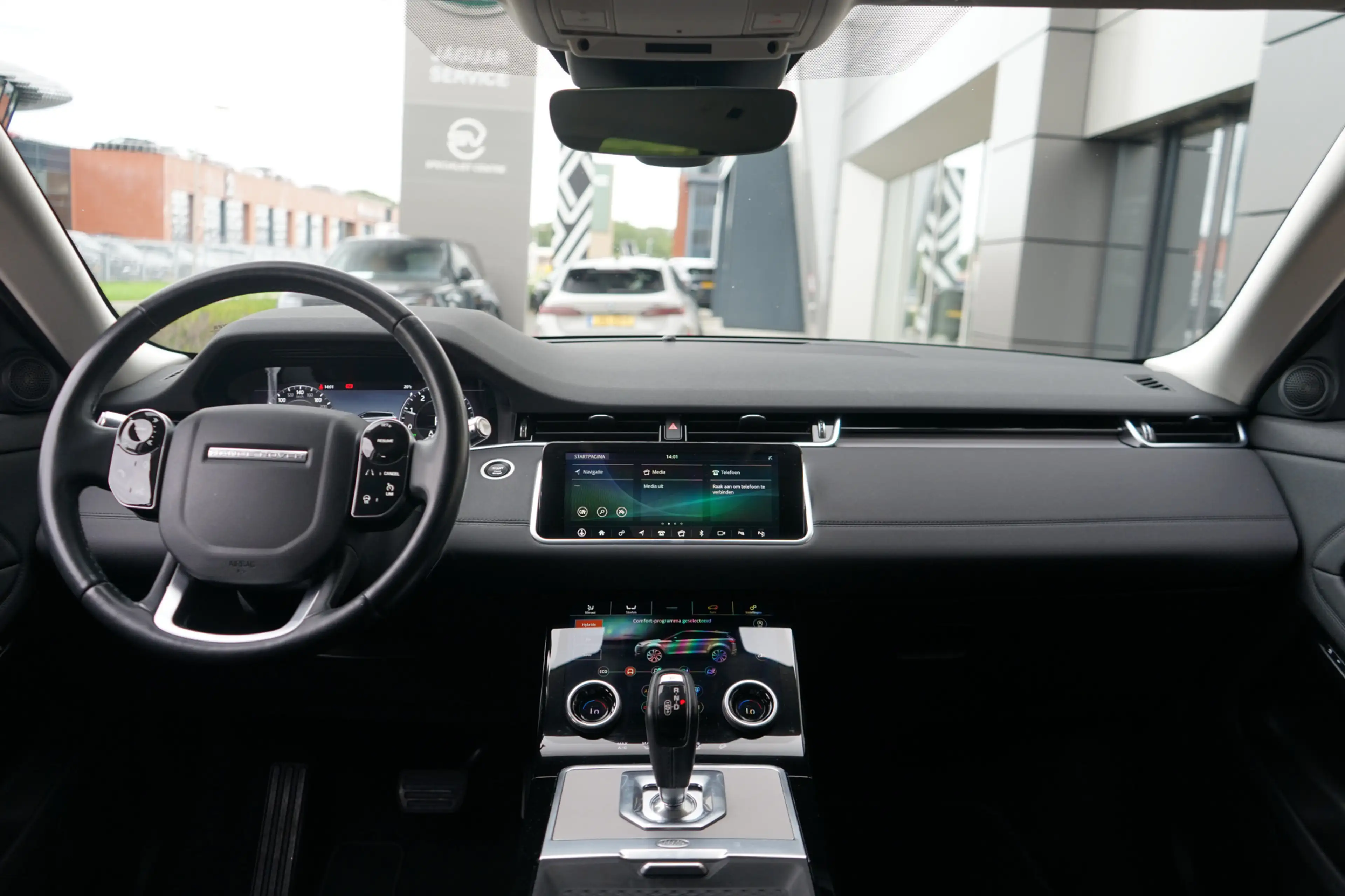 Land Rover Range Rover Evoque P300e AWD SE | Voorstoelen verwarmd | — photo 4