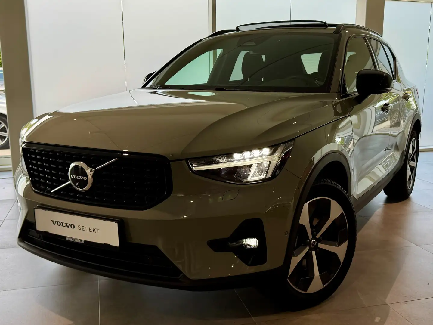 Volvo XC40 XC40 B4 Ultimate Groen - 1
