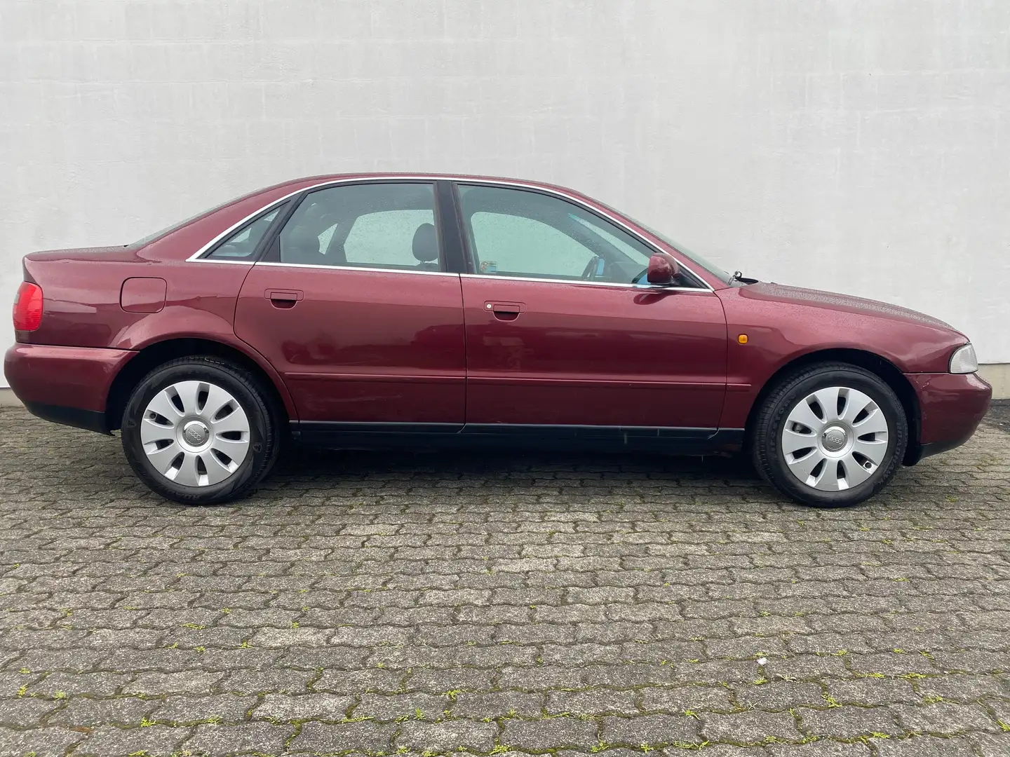 Audi A4 Audi A4 1,6 B5 Original 74 tkm/TÜV NEU/Gepflegt Rot - 1