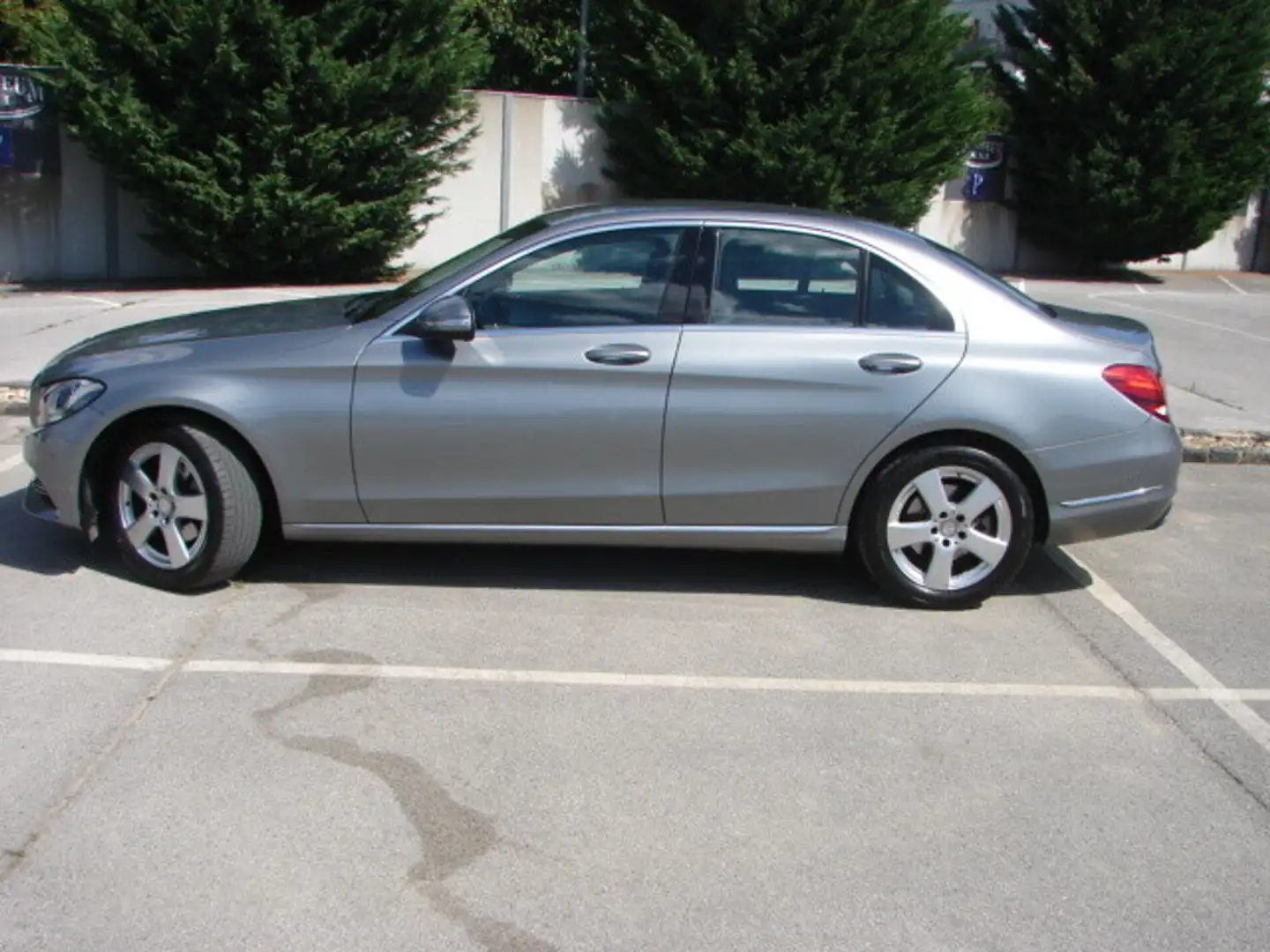 Mercedes-Benz C 180 A-Edition Aut. Grau - 2
