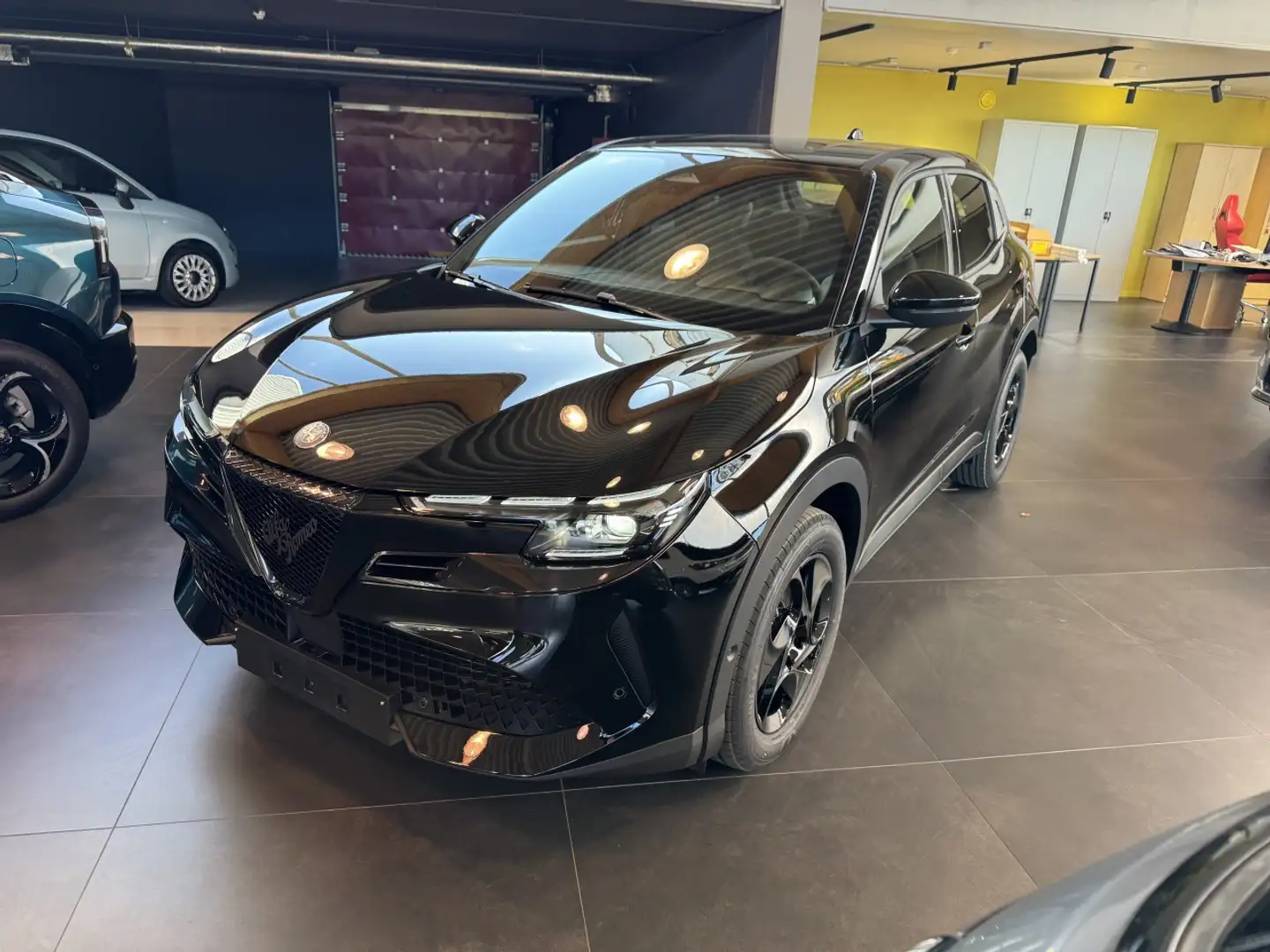 Alfa Romeo Junior 1.2 Ibrida 145PK Noir - 1