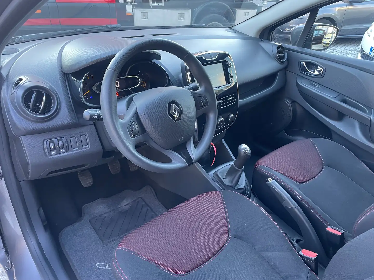 Renault Clio Clio 1.2 Costume National 75cv+NAVI NEOPATENTATI Grijs - 2