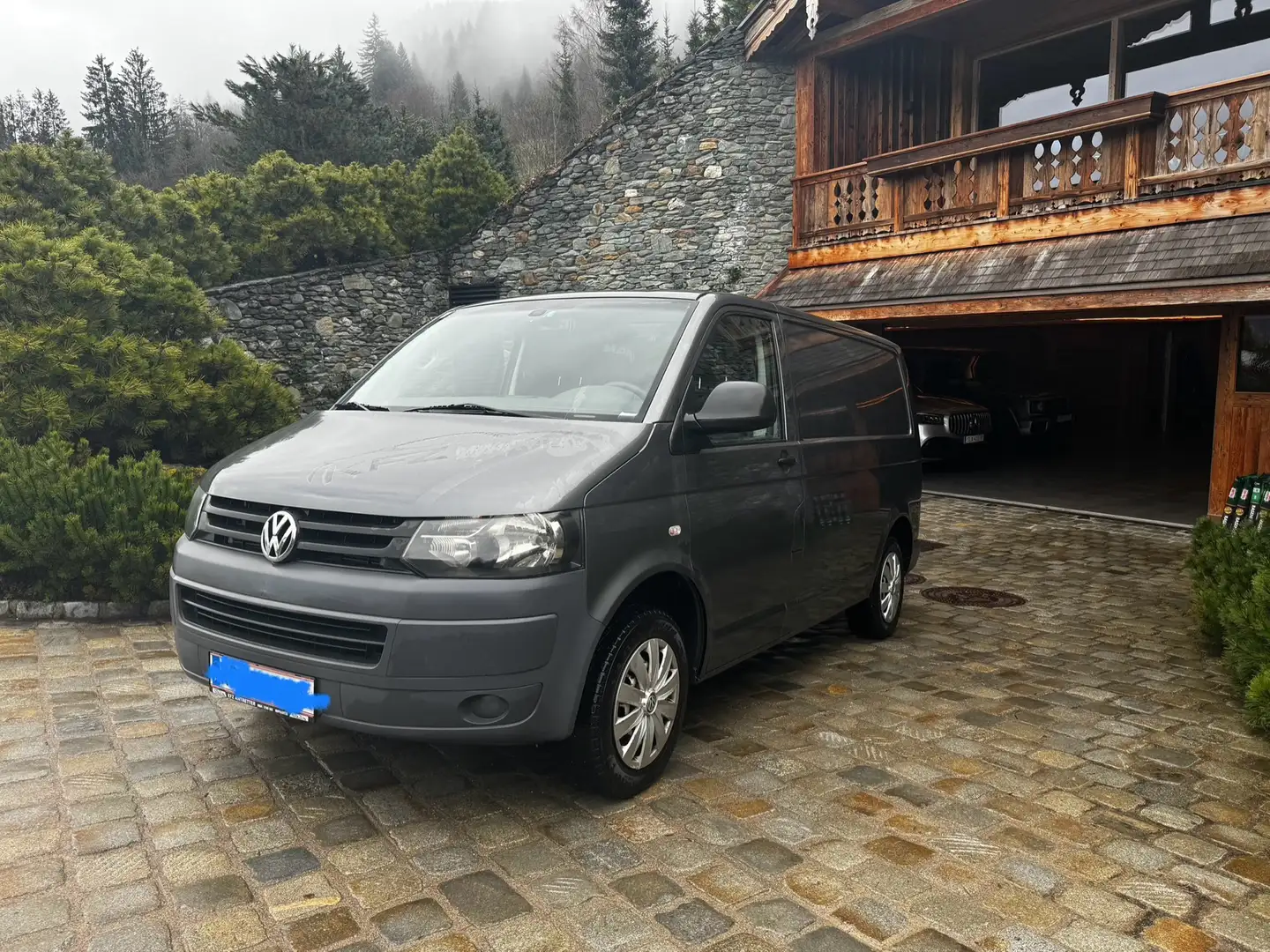 Volkswagen T5 Kombi Transporter 2,0 TDI 4motion siva - 2