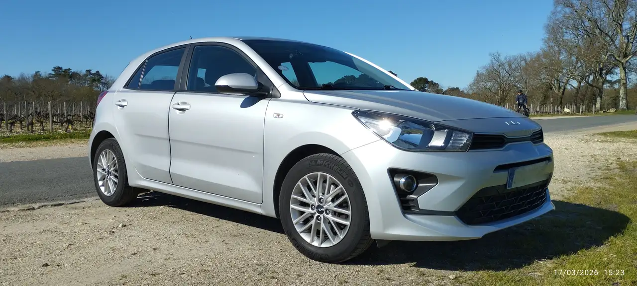 Kia Rio finition Active (4cv, essence)