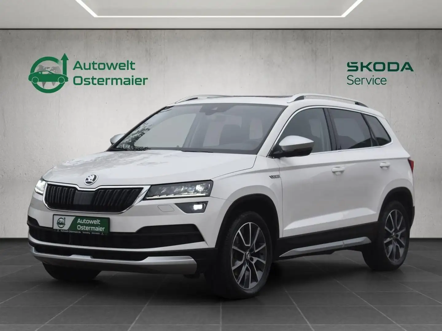 Skoda Karoq 1.5 TSI DSG 4x4 Scout*Smartlink*ACC*LED* Weiß - 1