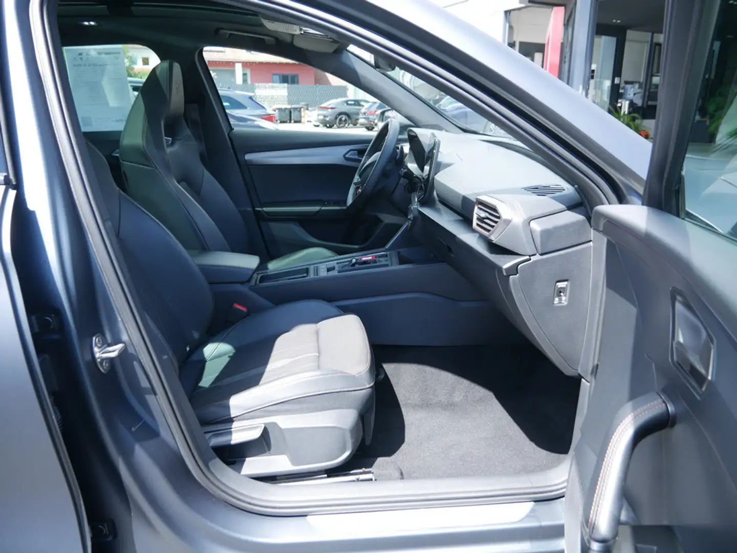 CUPRA Formentor 2.0 TSI VZ 4Drive BEATS MATT PANO A Grau - 2