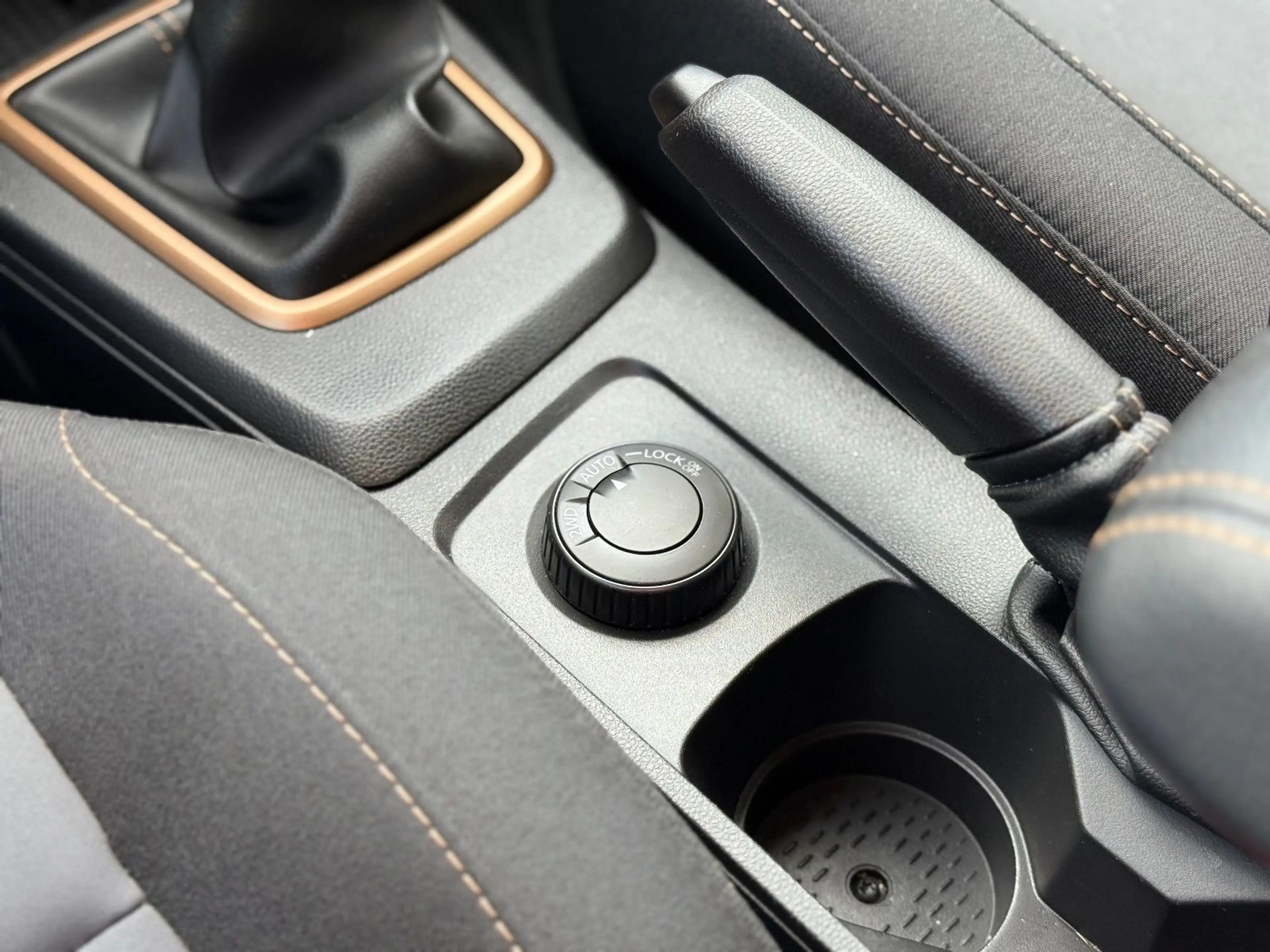 Dacia Duster II Extreme 4WD dCi 360CAM SHZ NAV LED — photo 8