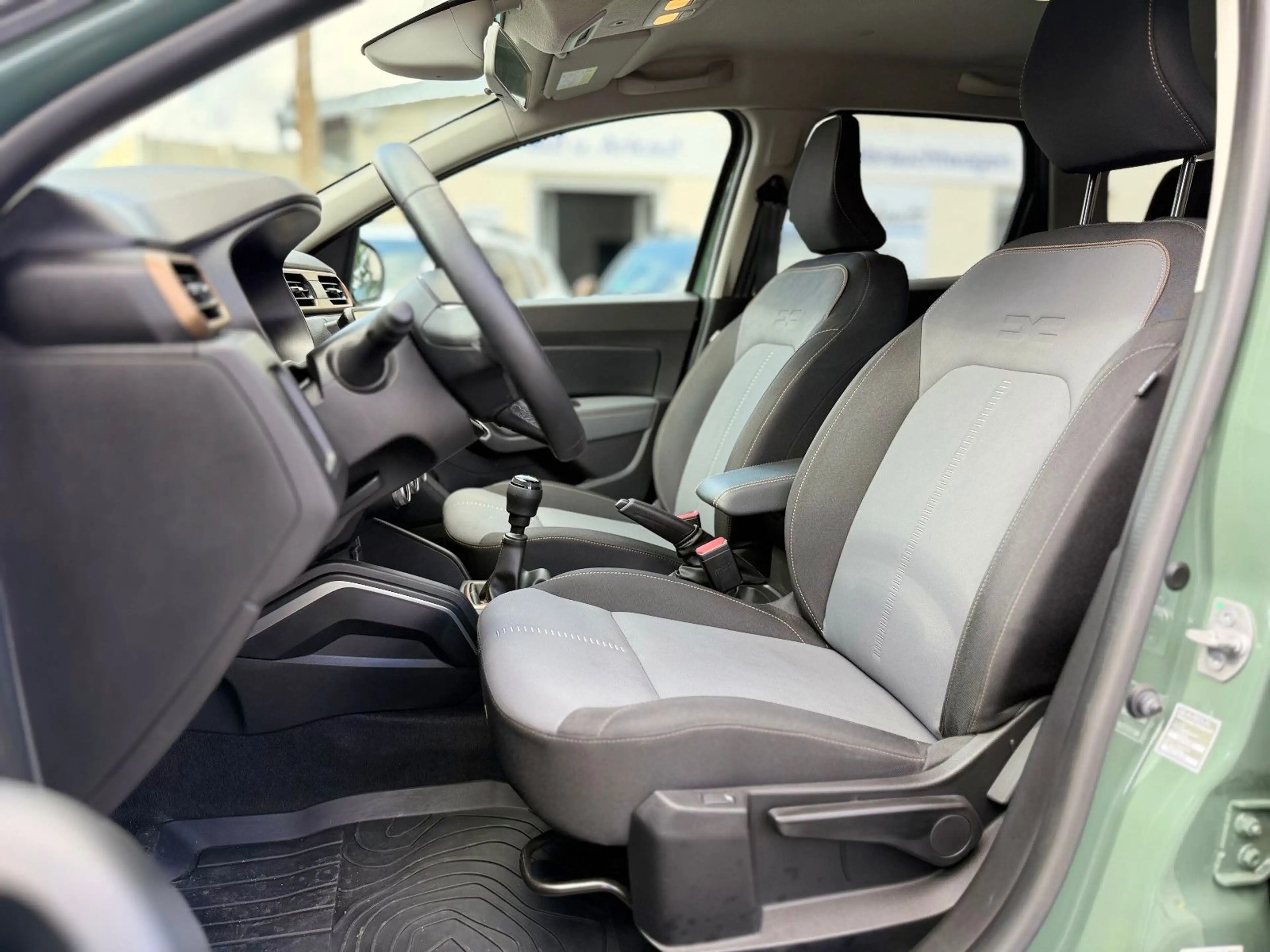 Dacia Duster II Extreme 4WD dCi 360CAM SHZ NAV LED — photo 13