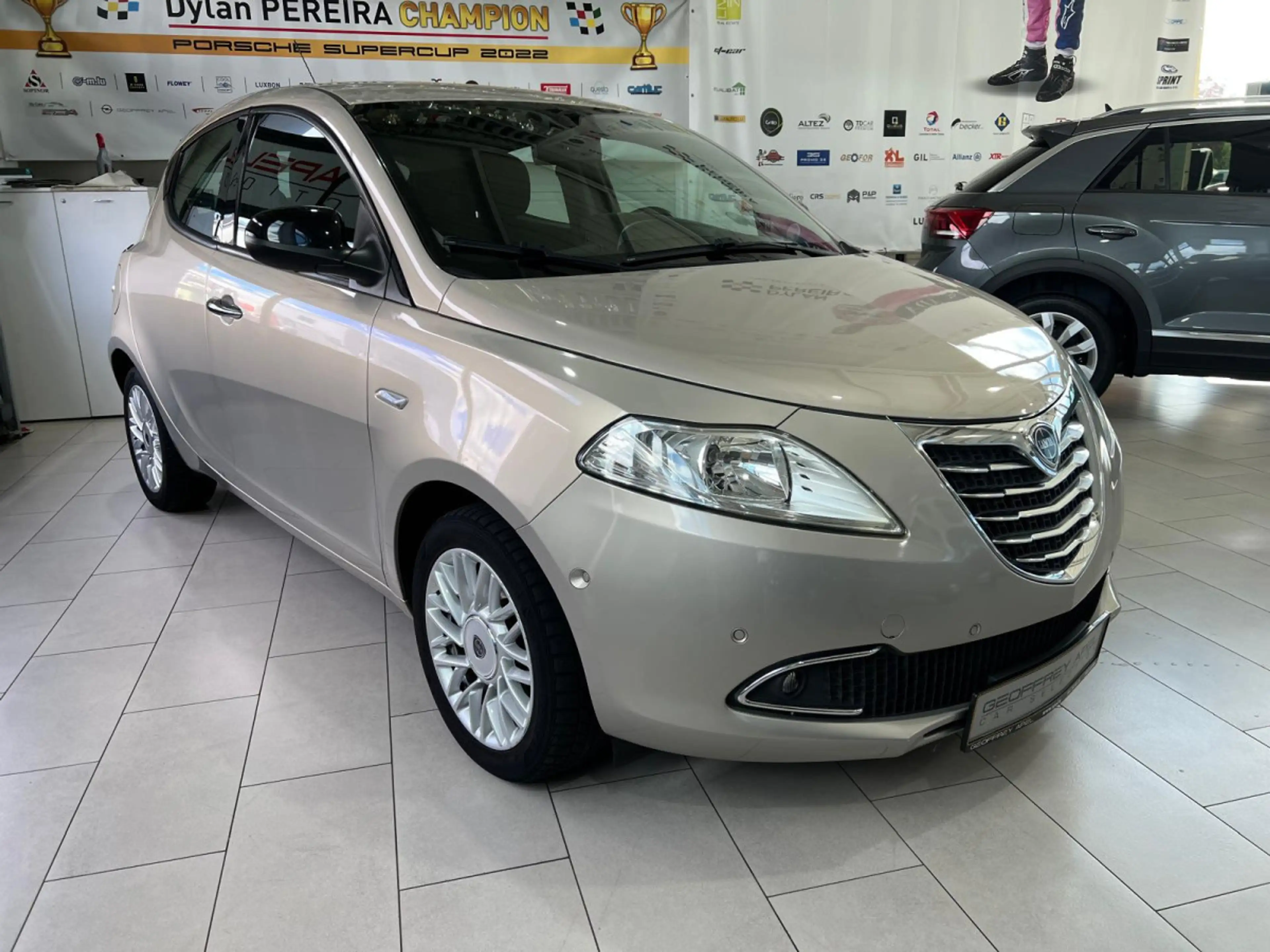 Lancia Ypsilon 1.2 1HAND, BLUETOOTH — photo 4