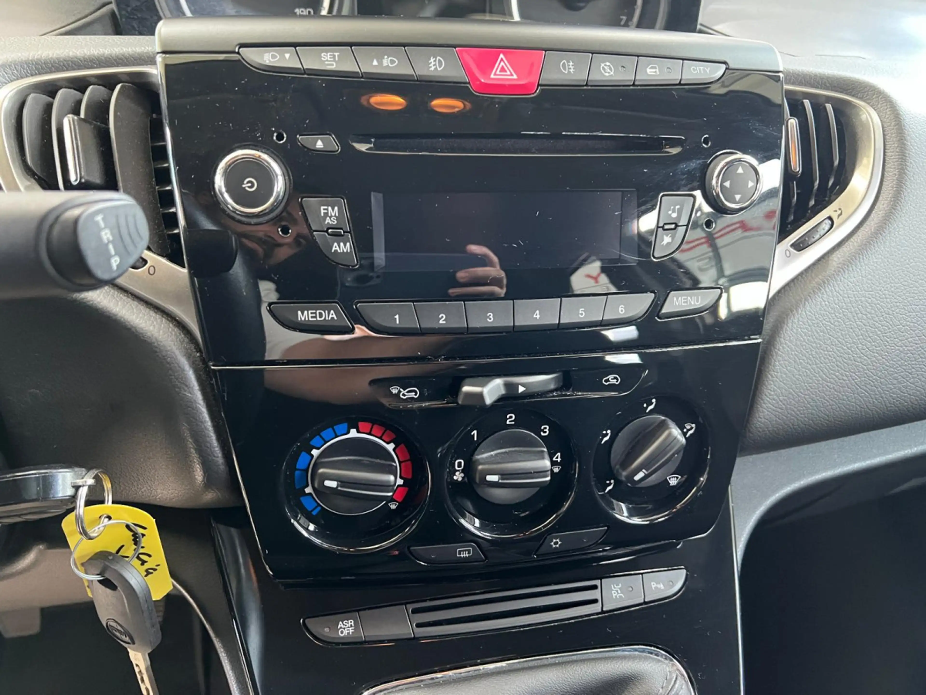 Lancia Ypsilon 1.2 1HAND, BLUETOOTH — photo 12