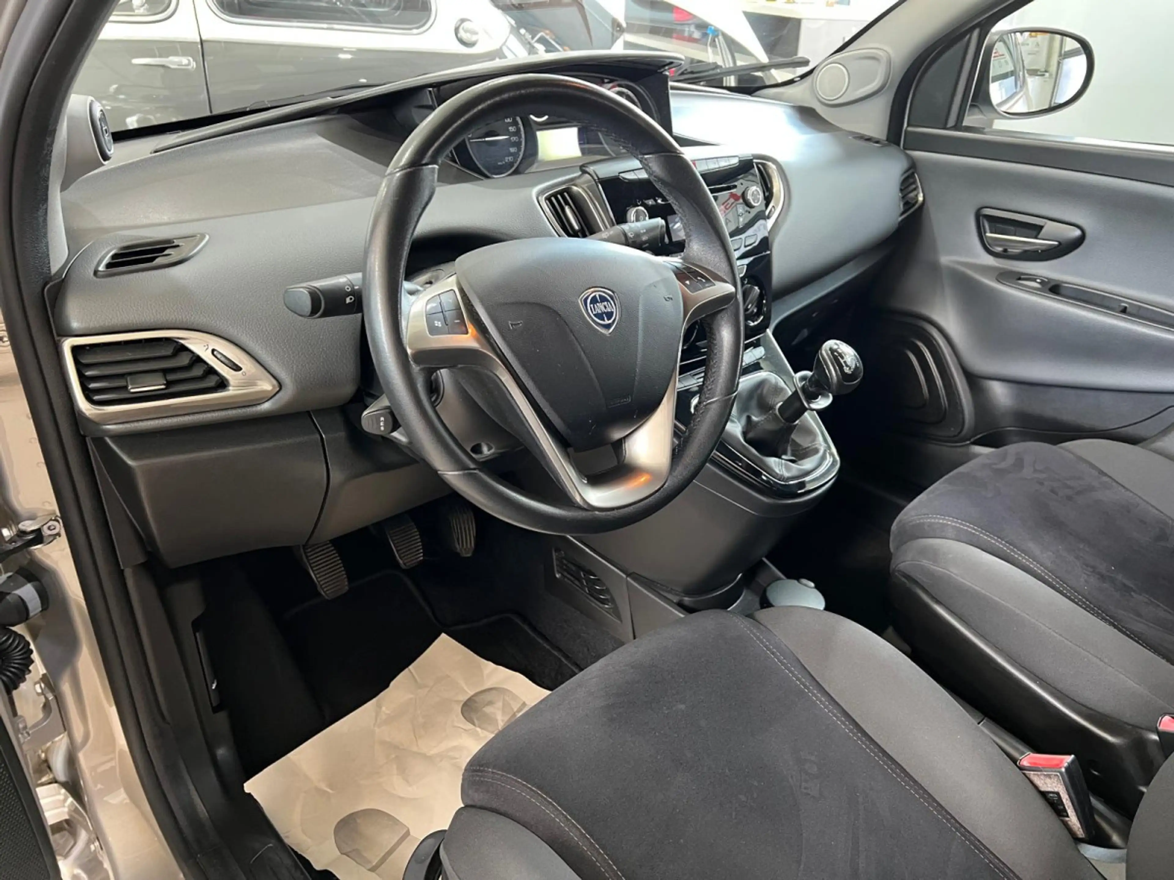 Lancia Ypsilon 1.2 1HAND, BLUETOOTH — photo 10