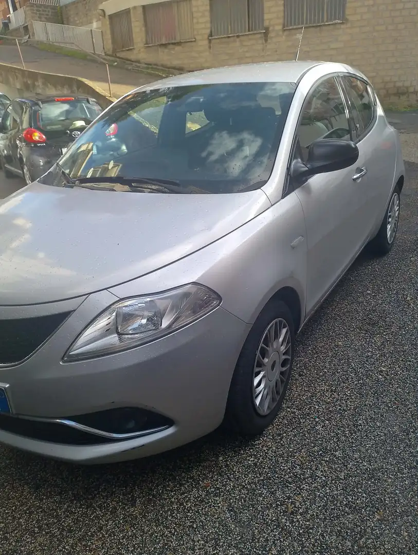 Lancia Ypsilon Ypsilon 1.2 Silver 69cv Grau - 1