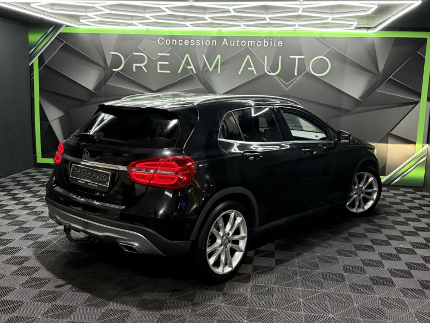 Mercedes-Benz GLA 200 200 CDI INTUITION 7G-DCT Zwart - 2