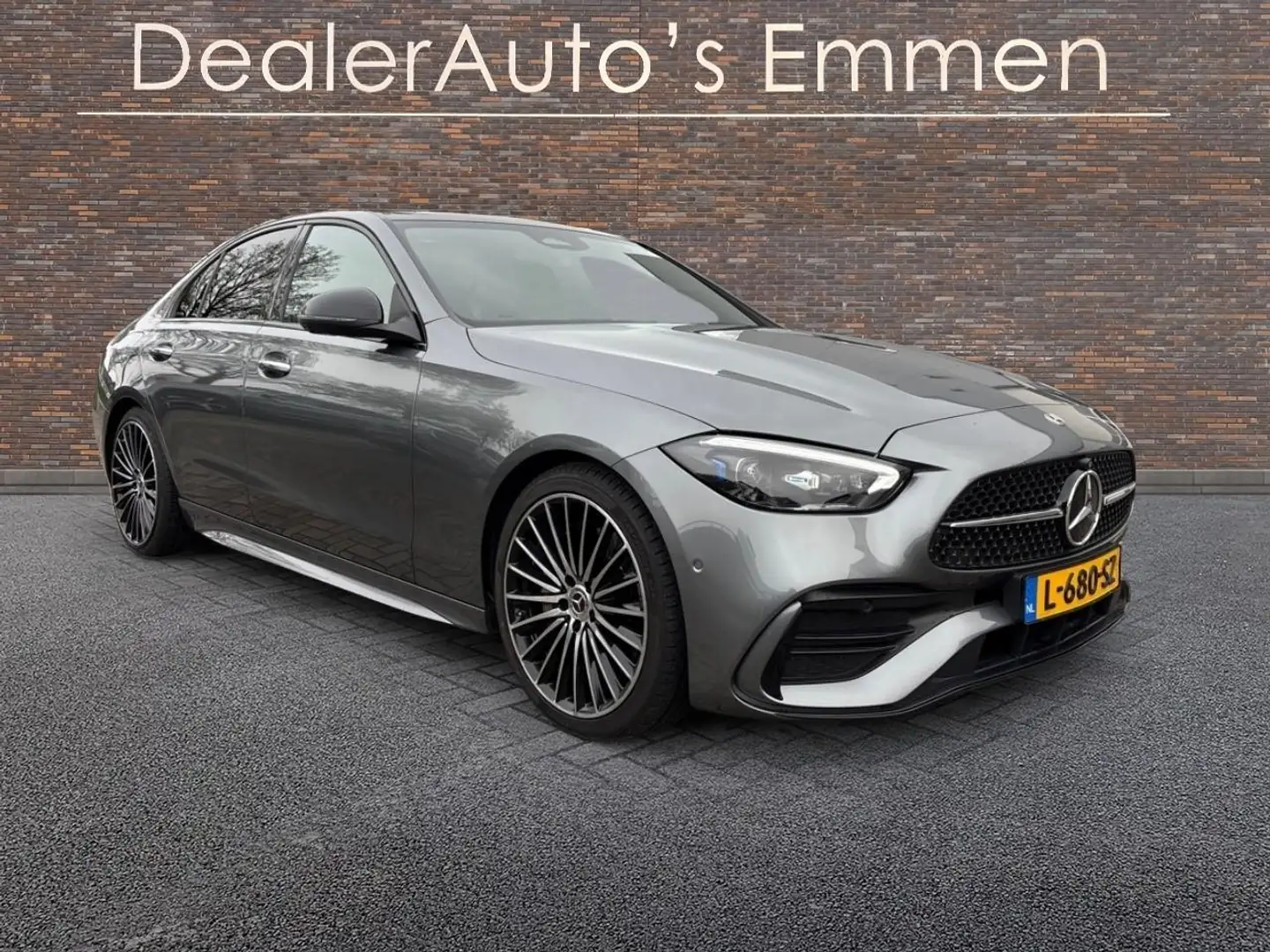 Mercedes-Benz C 200 Launch Edition AMG Line Grijs - 1