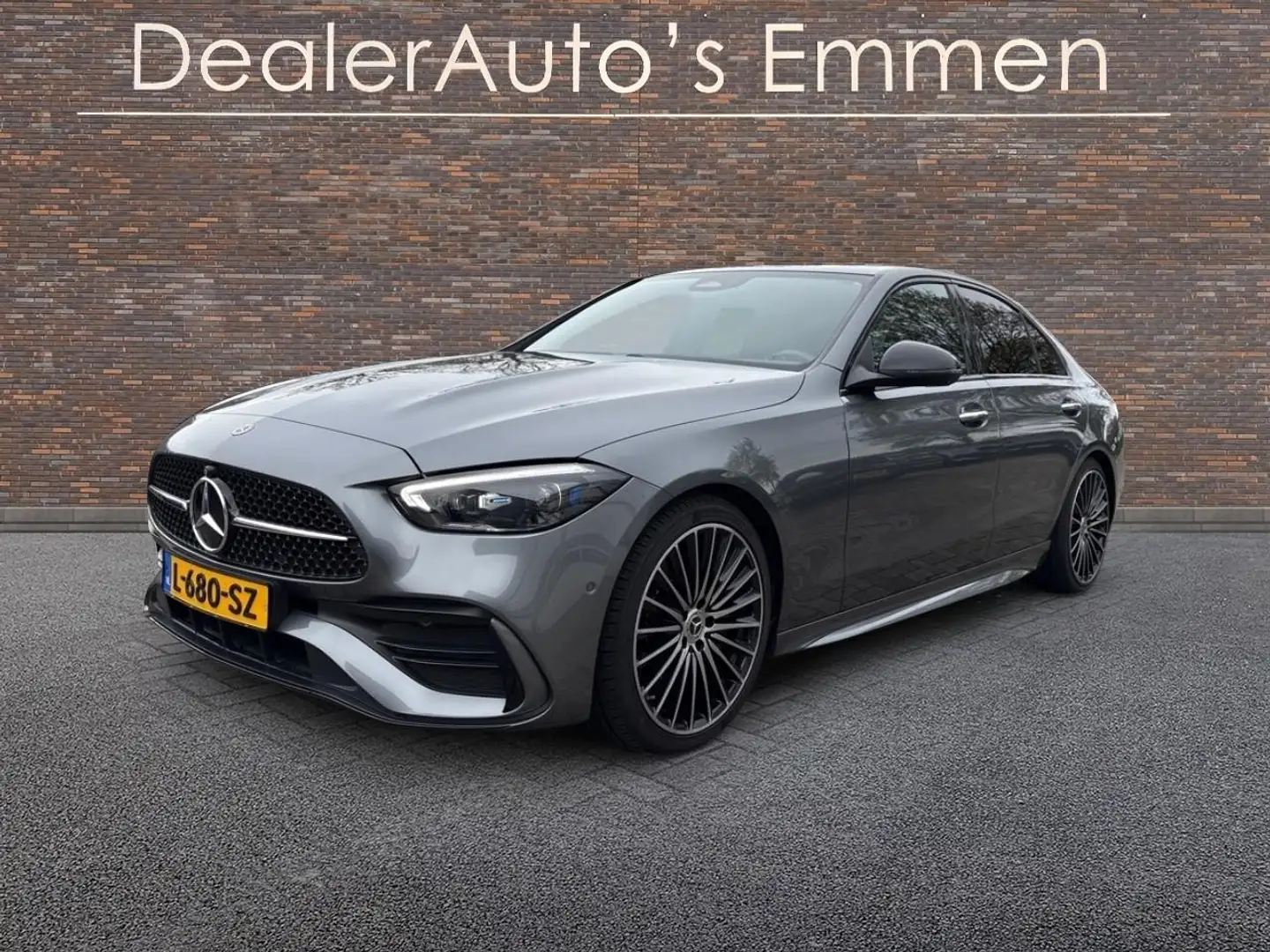Mercedes-Benz C 200 Launch Edition AMG Line Grijs - 2