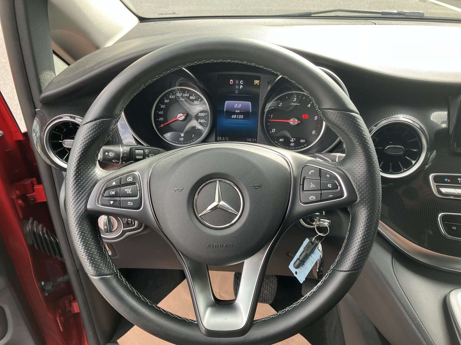 Mercedes-Benz V 220