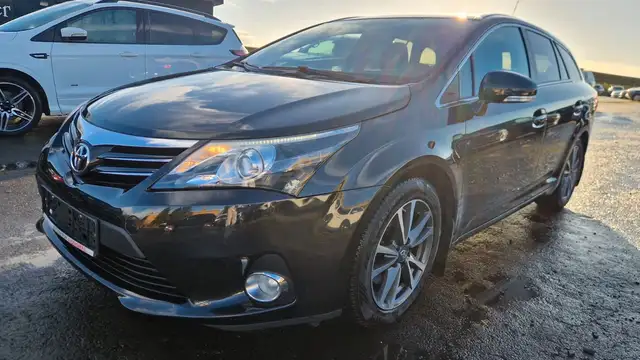 Toyota Avensis Kombi Edition Behindertenumbau