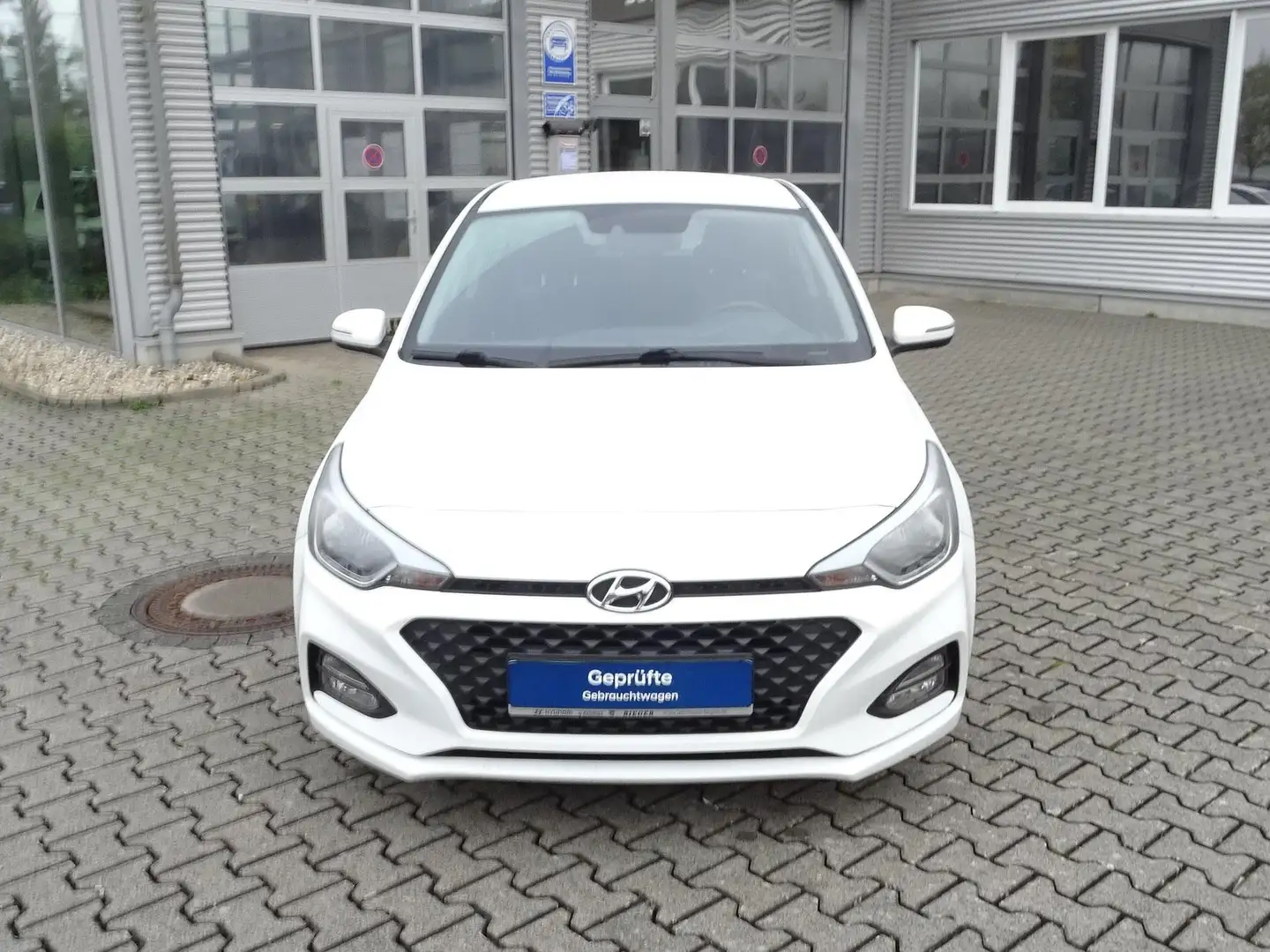 Hyundai i20 blue 1.0 T-GDI Trend Klima PDC hinten SHZ Lenkrhei Weiß - 2