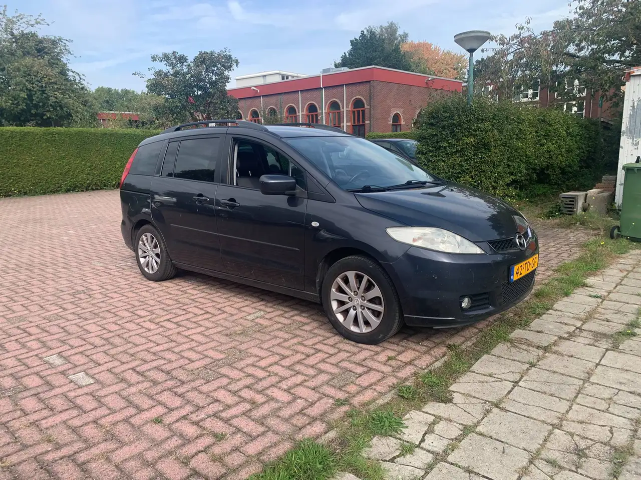 Mazda 5 5 1.8 Executive 7 persoons — photo 1 of 6