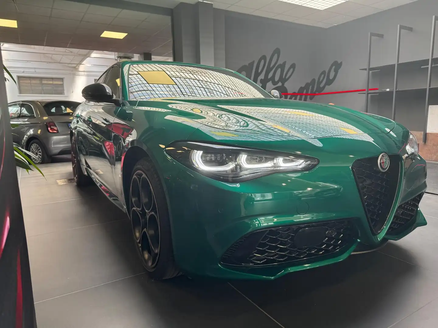 Alfa Romeo Giulia 2.0 Turbo Intensa Groen - 1