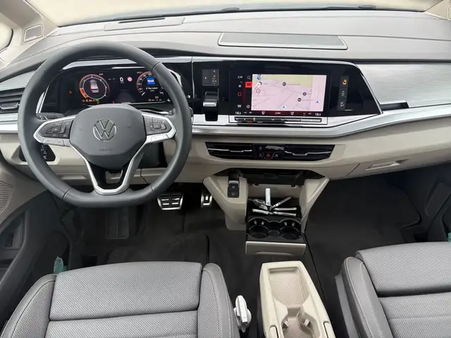 Volkswagen Multivan view 8