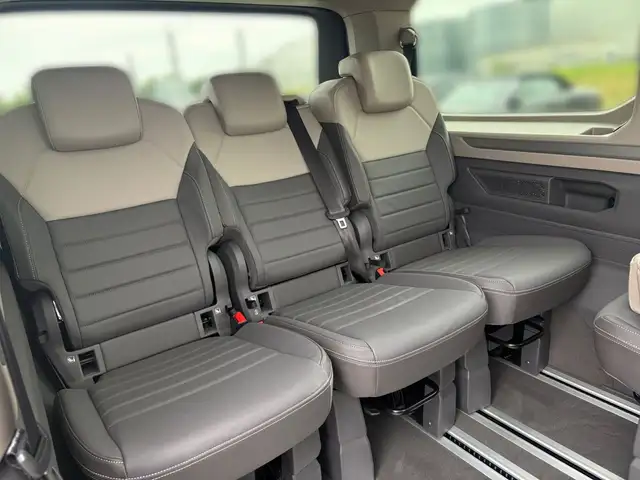 Volkswagen Multivan view 9