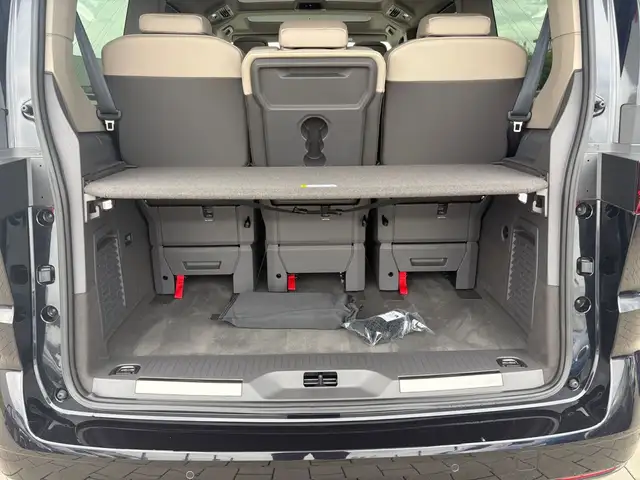 Volkswagen Multivan view 11